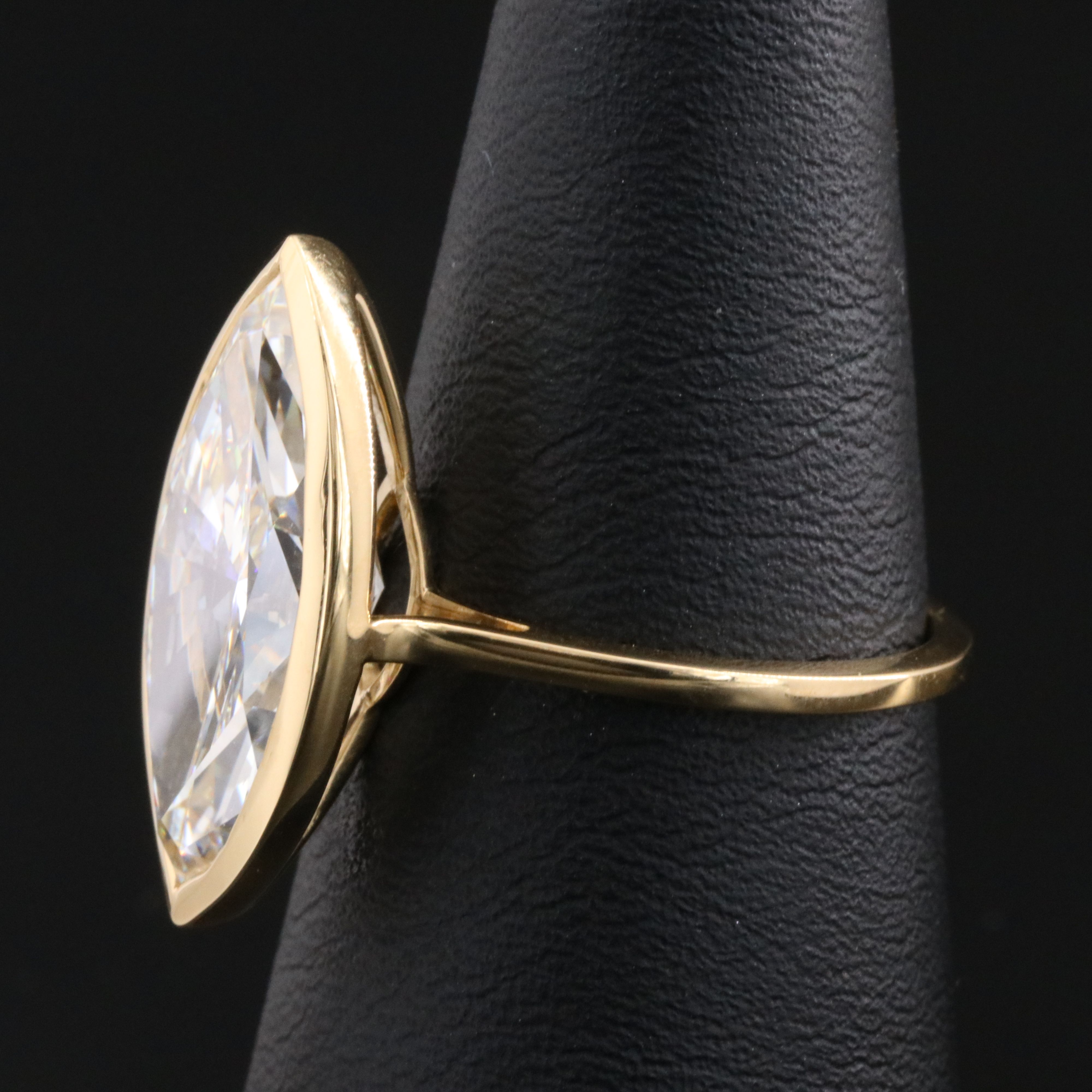 18K 7.00 CT Lab Grown Diamond Solitaire Ring with IGI Report