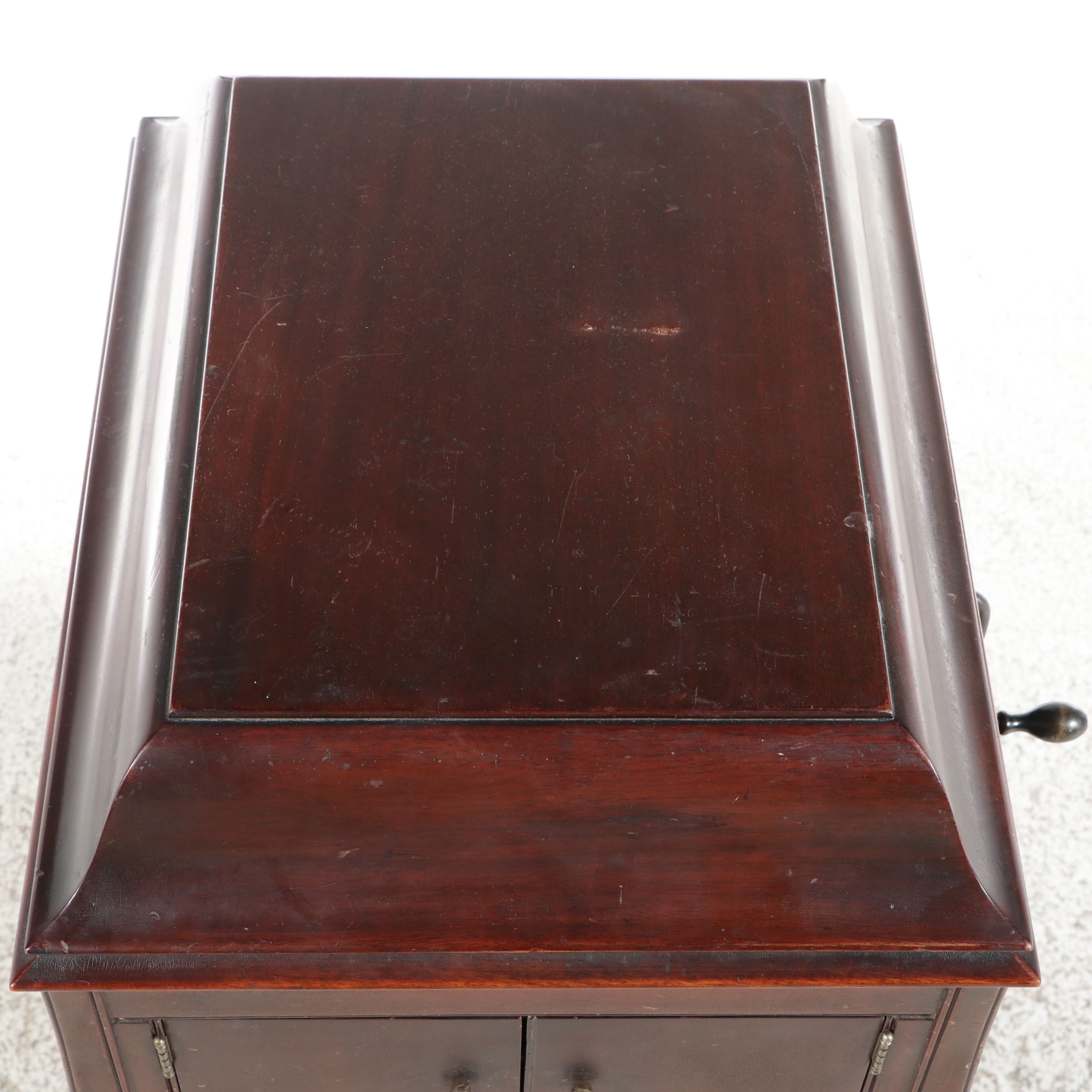 RCA Victor VV-X Enclosed Floor Cabinet Phonograph, circa 1915