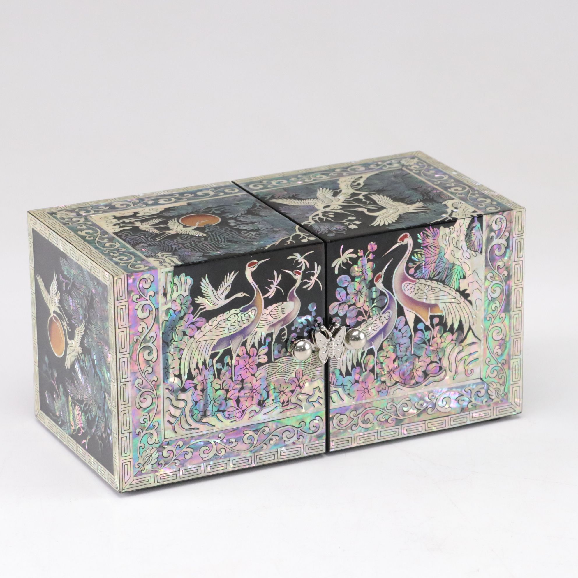 D.Y. Yang Mother of Pearl and Abalone Najeon Chilgi Style Lacquered Jewelry Box