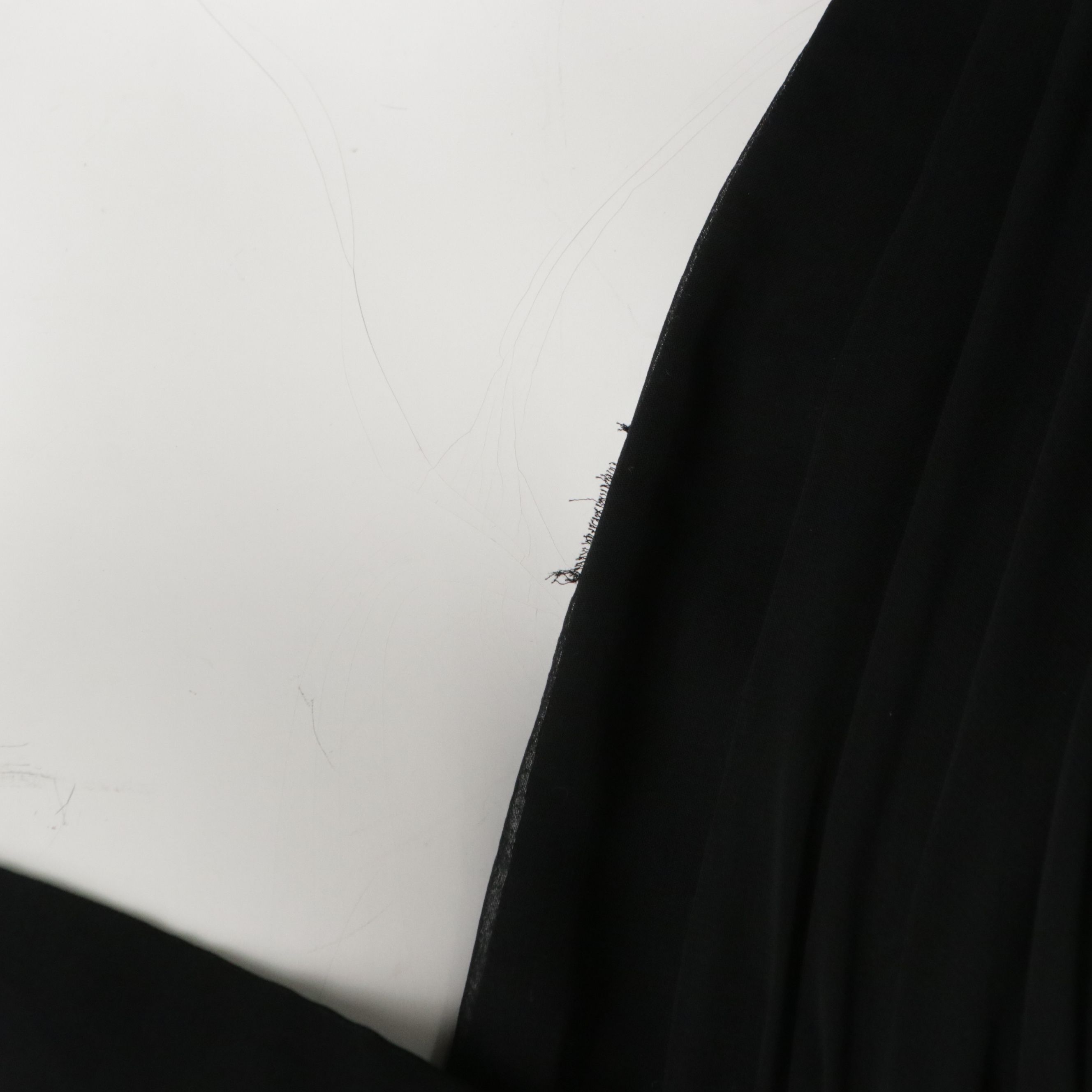 Vera Wang Deep V-Neck Evening Dress in Black