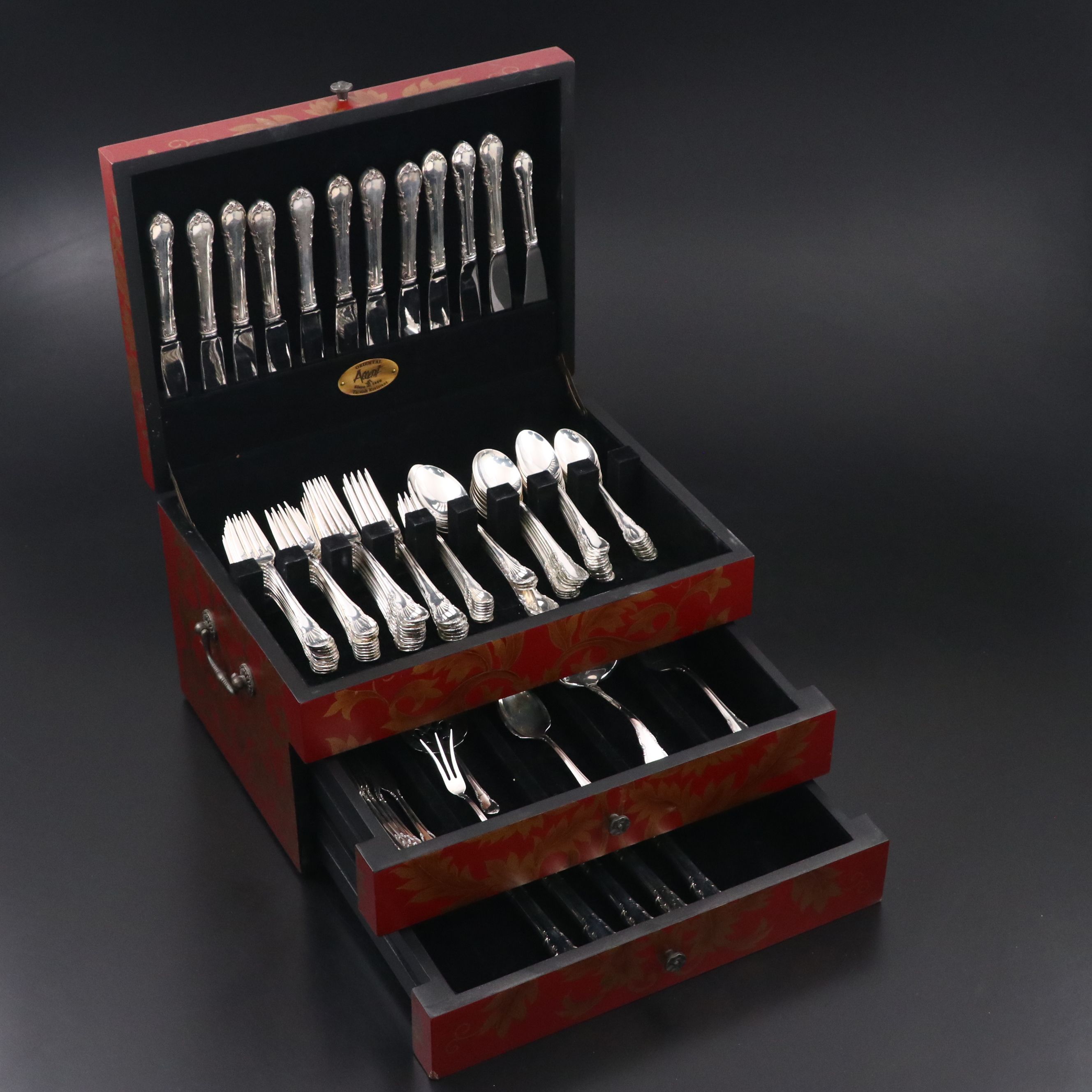 Lunt "Modern Victorian" Sterling Silver Flatware