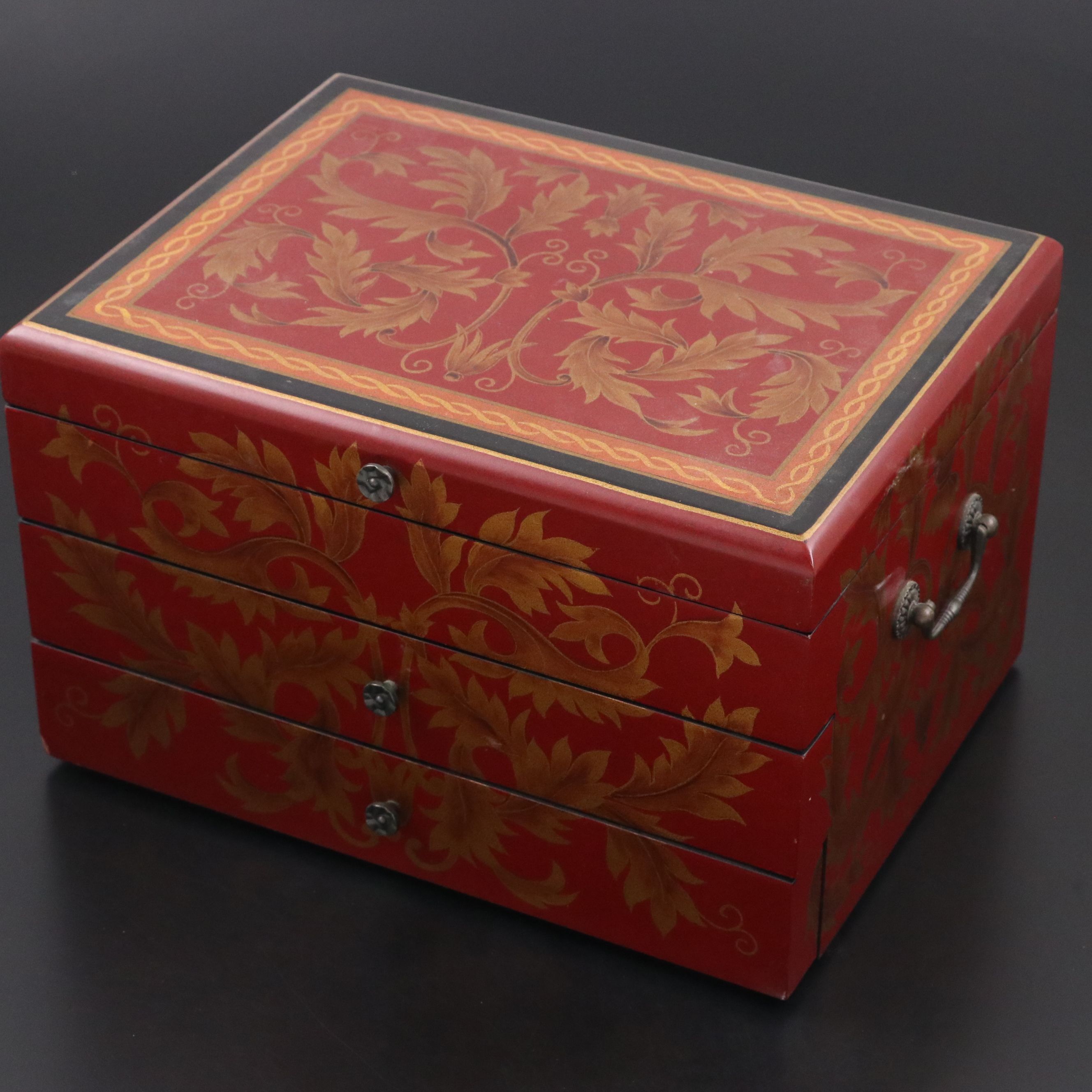 Lunt "Modern Victorian" Sterling Silver Flatware