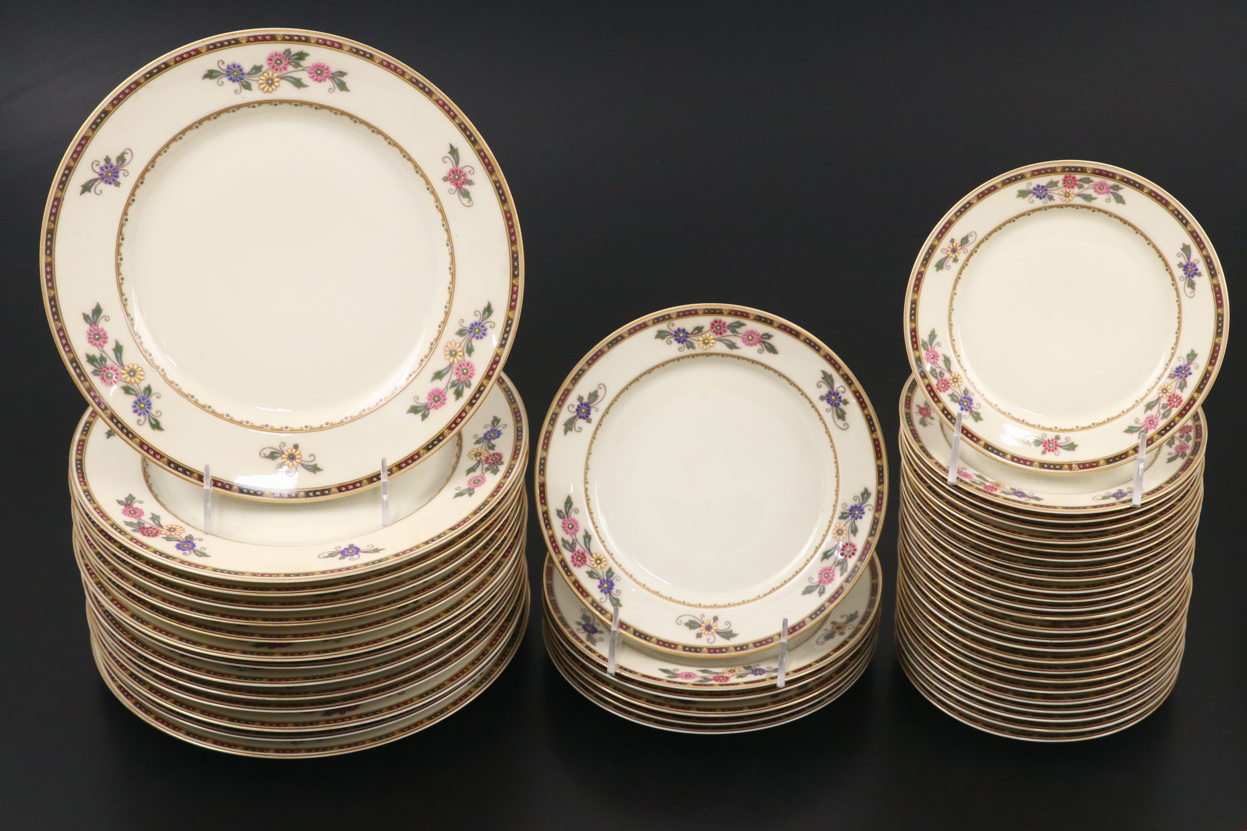 Heinrich & Co. Bavarian Gilt Floral Porcelain Dinnerware, 20th Century
