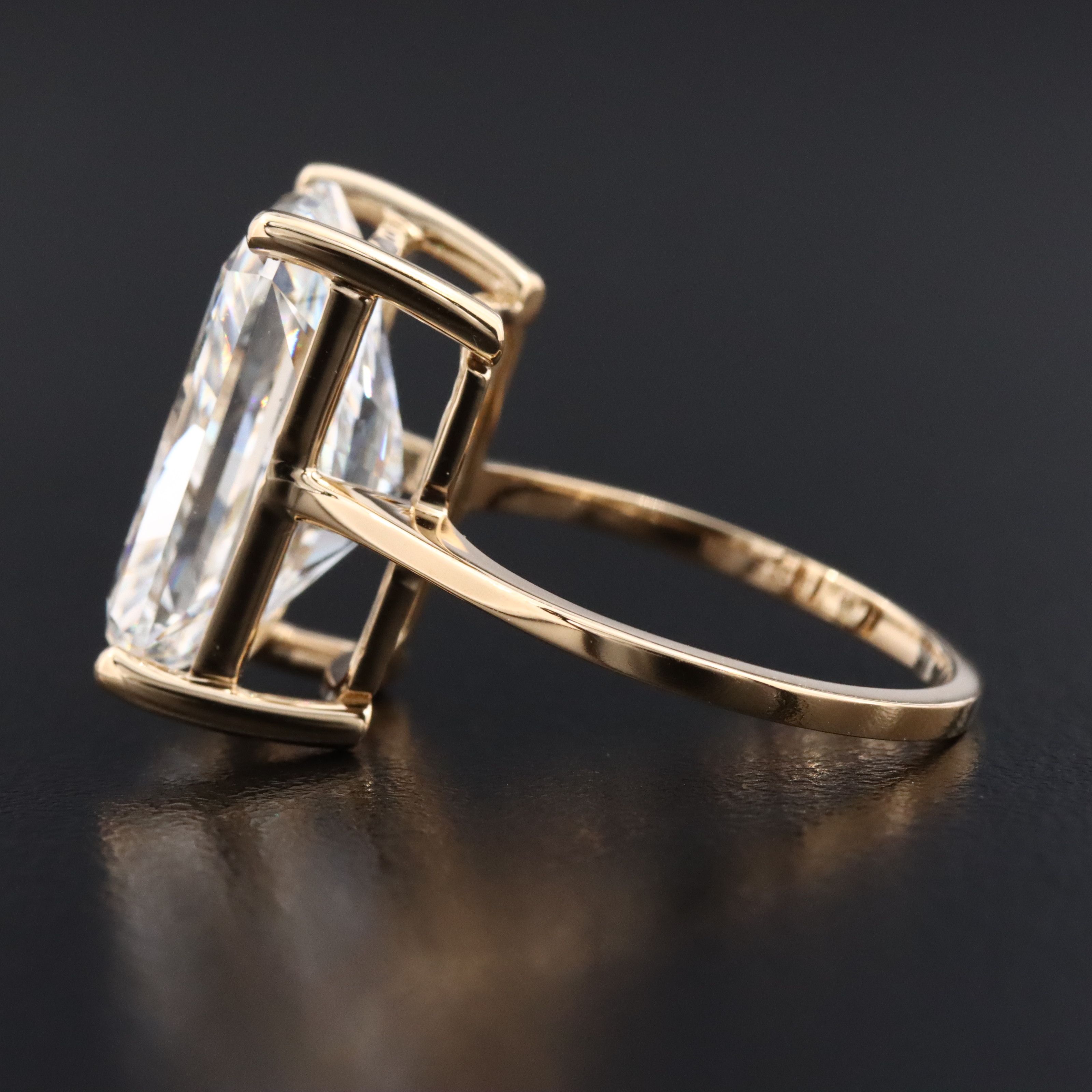 18K 9.55 CT Lab Grown Diamond Solitaire Ring with IGI Report