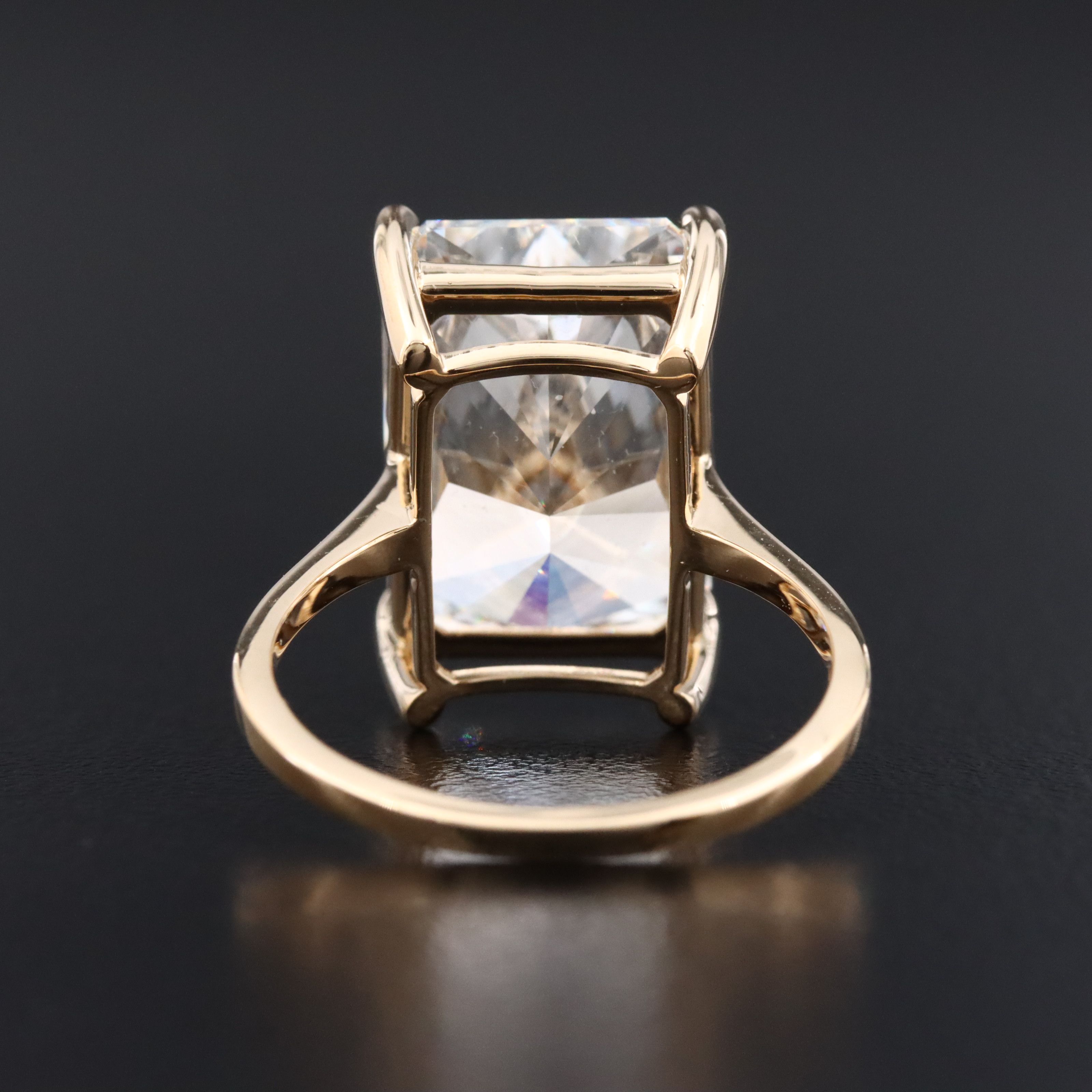 18K 9.55 CT Lab Grown Diamond Solitaire Ring with IGI Report