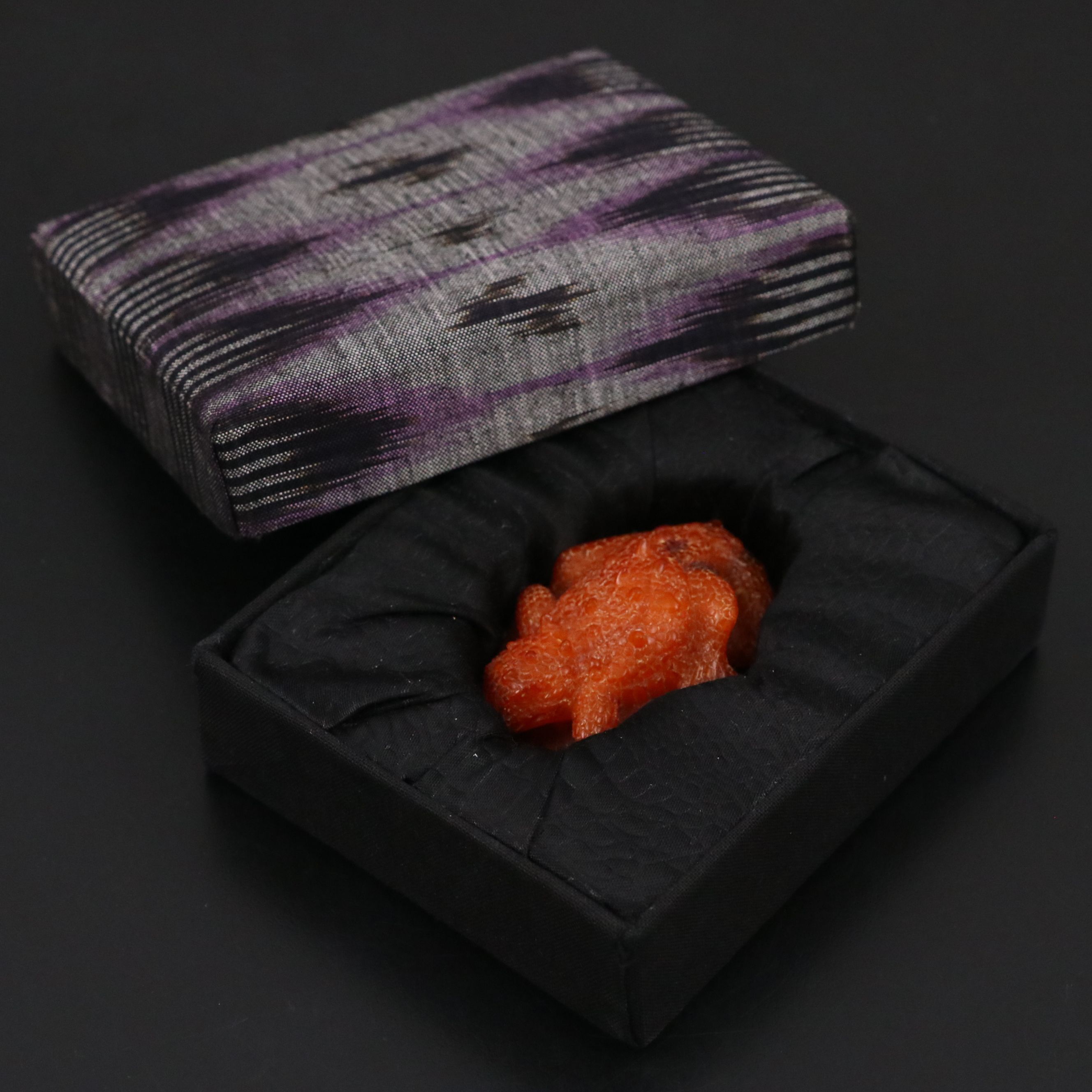 Chinese Carved Amber Horned Lizard