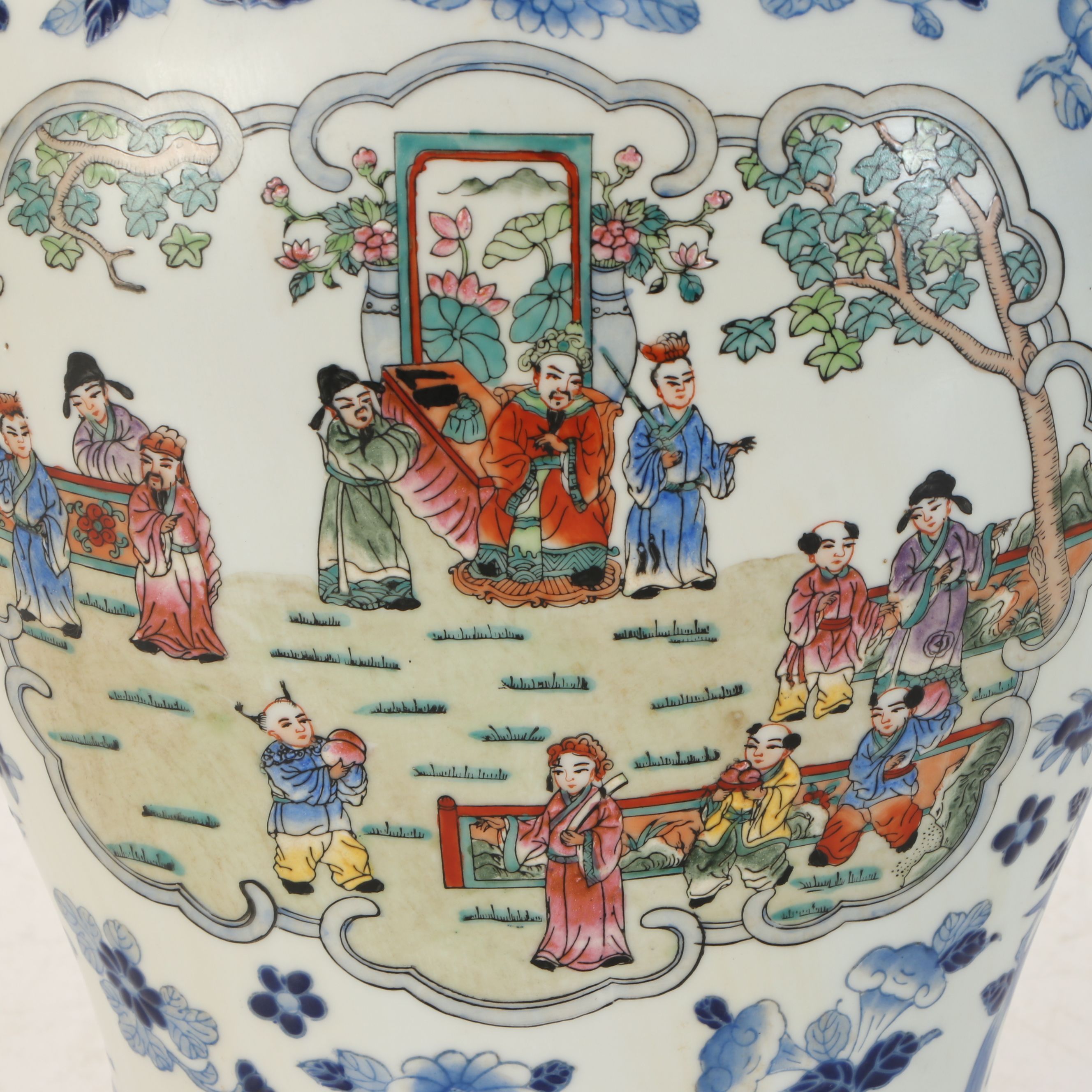 Chelsea House Chinese Porcelain Ginger Jar Table Lamp