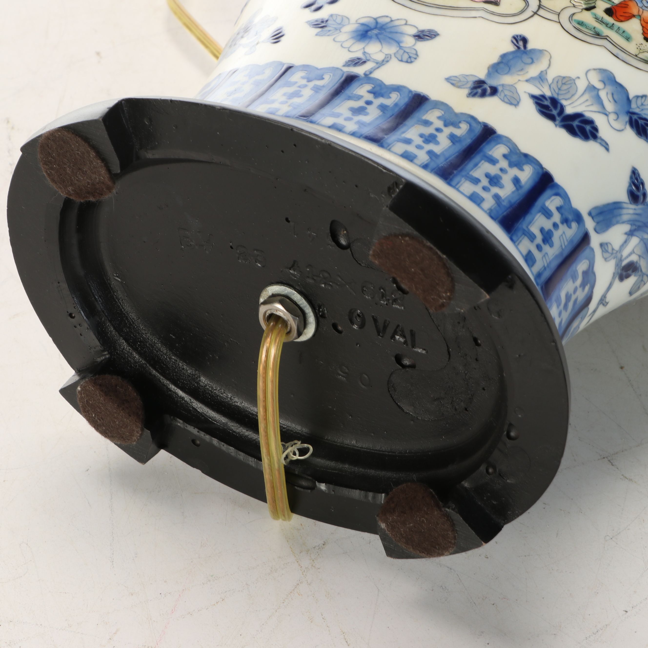 Chelsea House Chinese Porcelain Ginger Jar Table Lamp