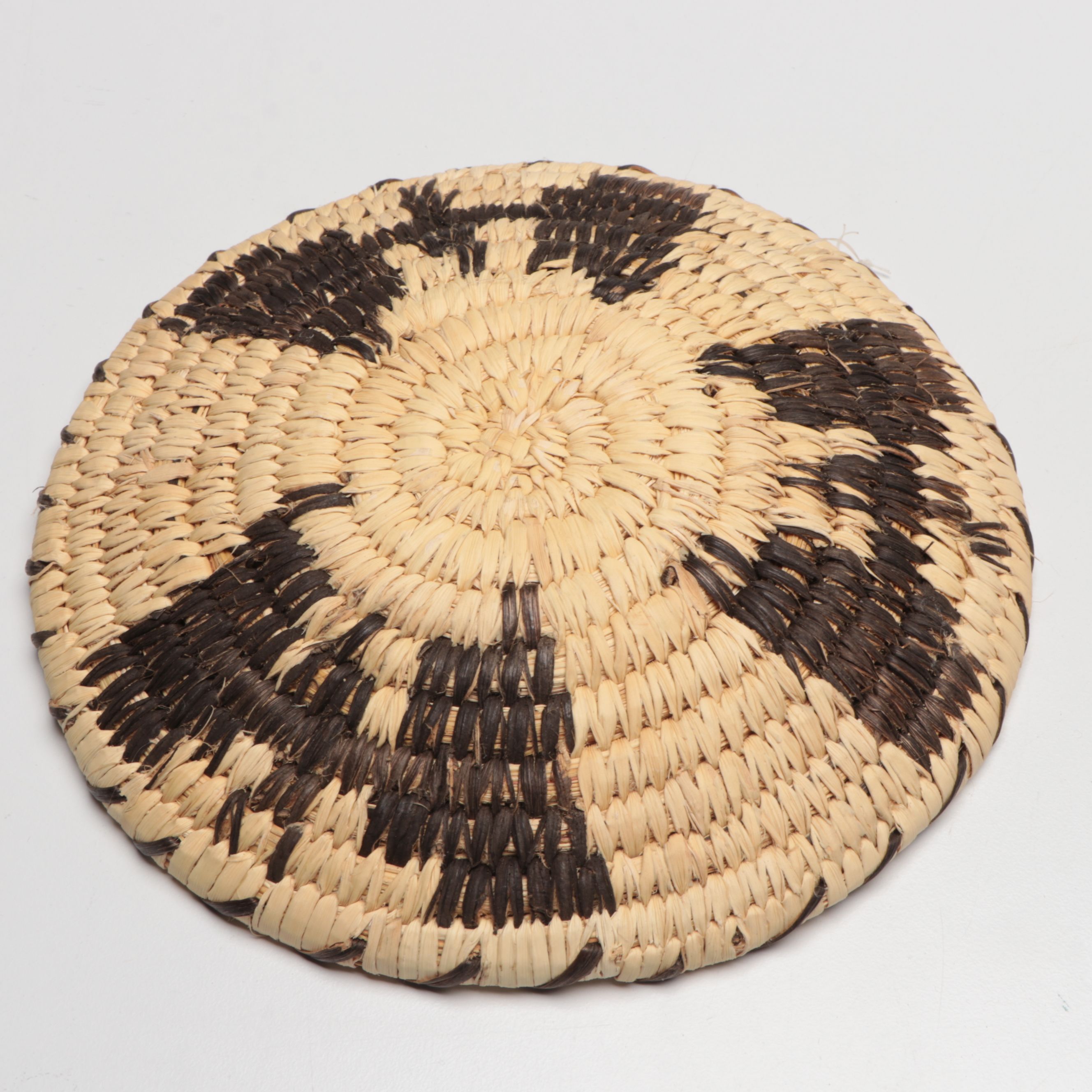 Tohono O'odham Handwoven Beargrass and Devil's Claw Basketry