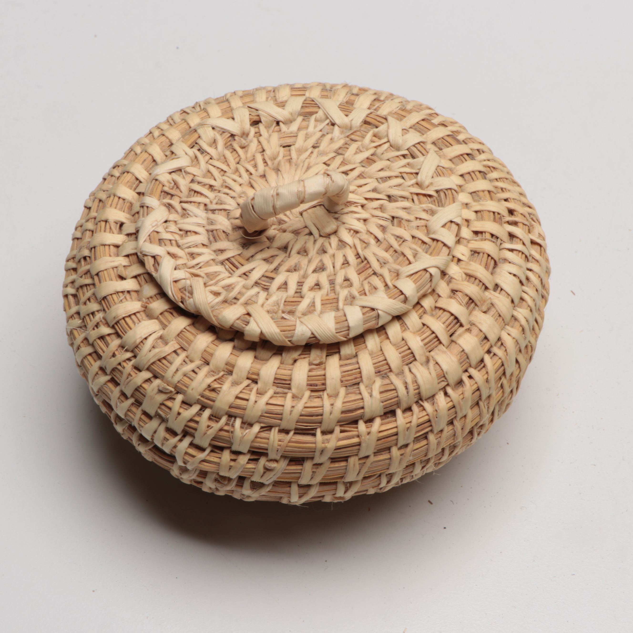 Tohono O'odham Handwoven Beargrass and Devil's Claw Basketry