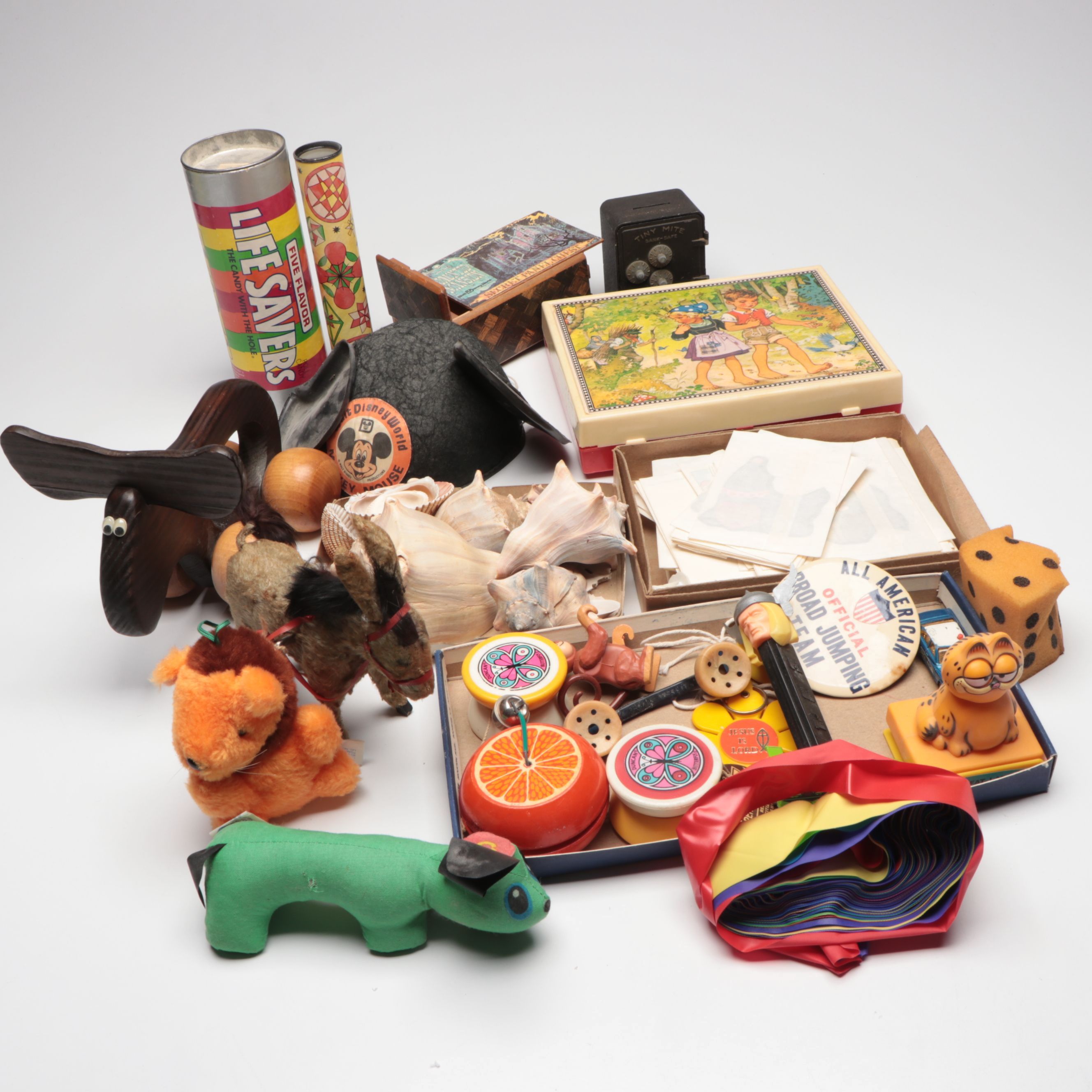 Marvel Valentine's Day Cards, Wood Yo-Yos and Other Vintage Décor