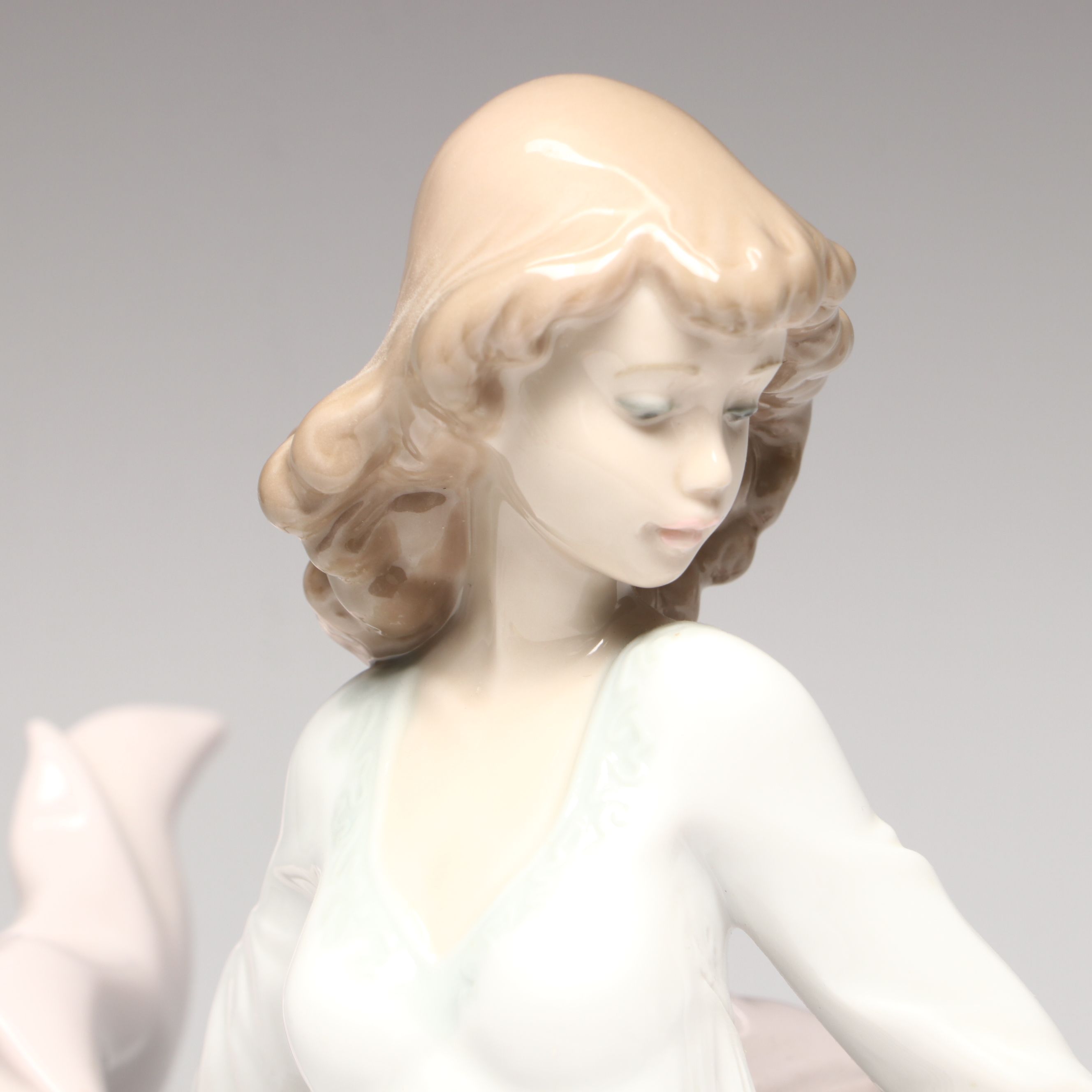 Lladró "Spring Splendor" Porcelain Woman Figurine, Late 20th Century