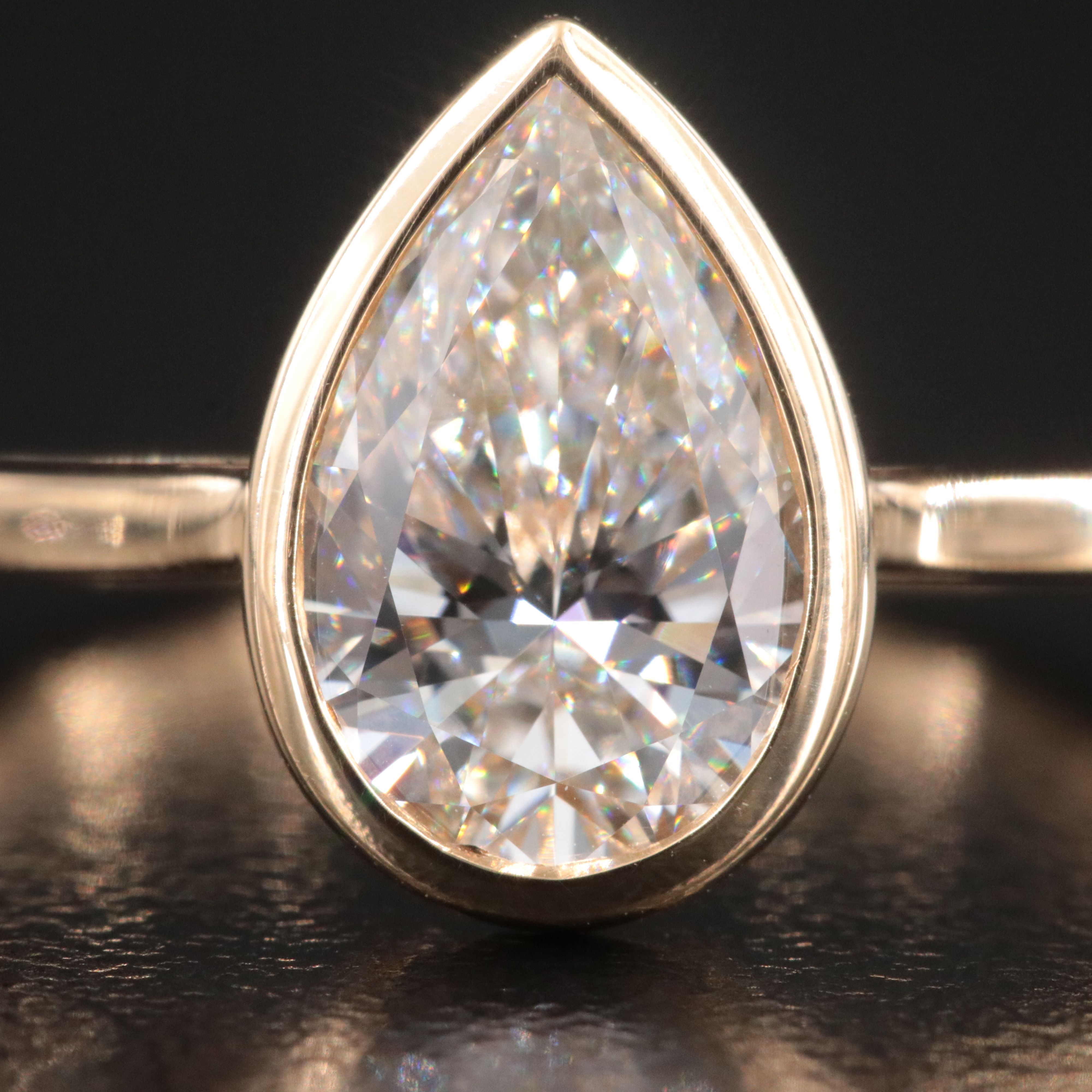 18K 2.00 CT Lab Grown Diamond Solitaire Ring with IGI Report