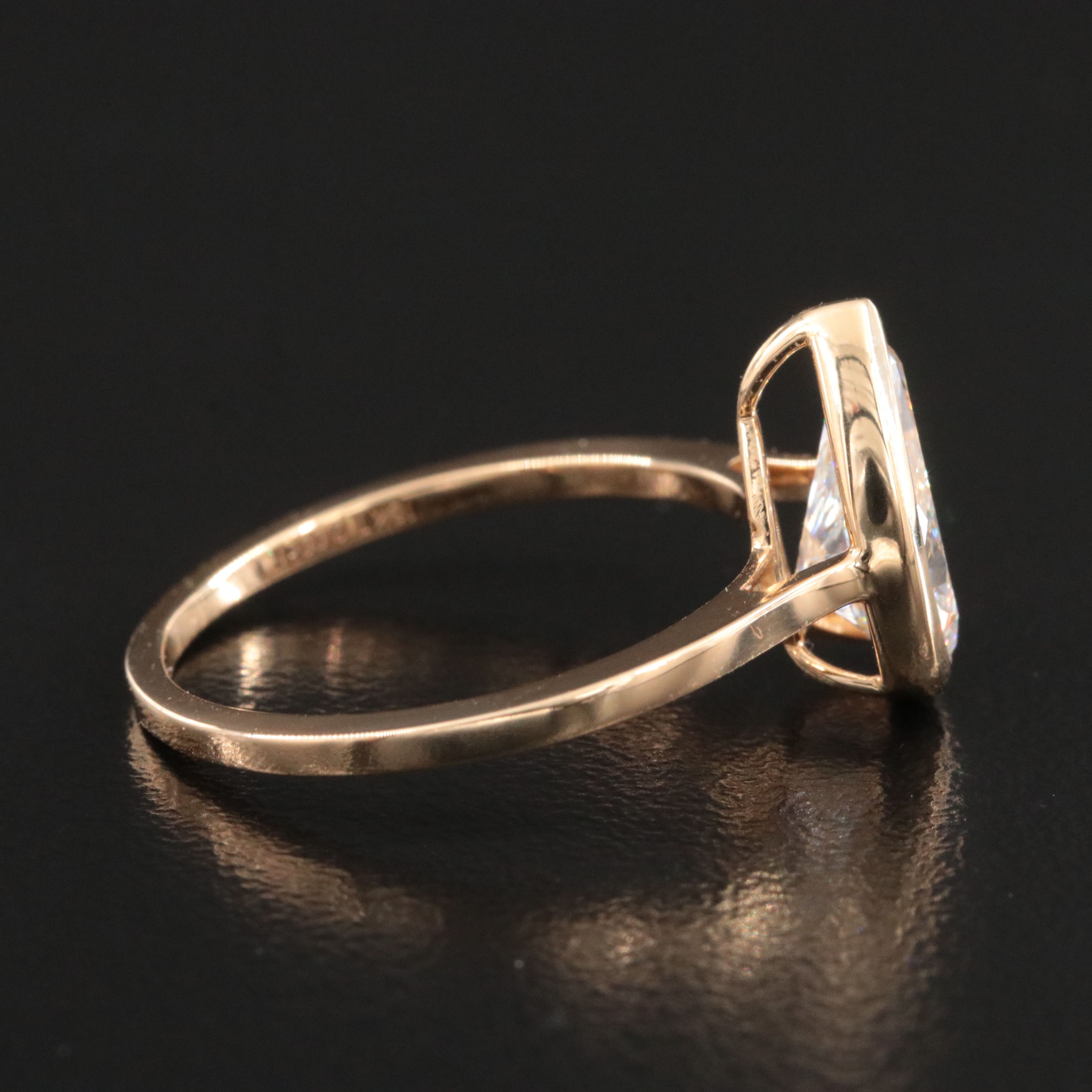 18K 2.00 CT Lab Grown Diamond Solitaire Ring with IGI Report