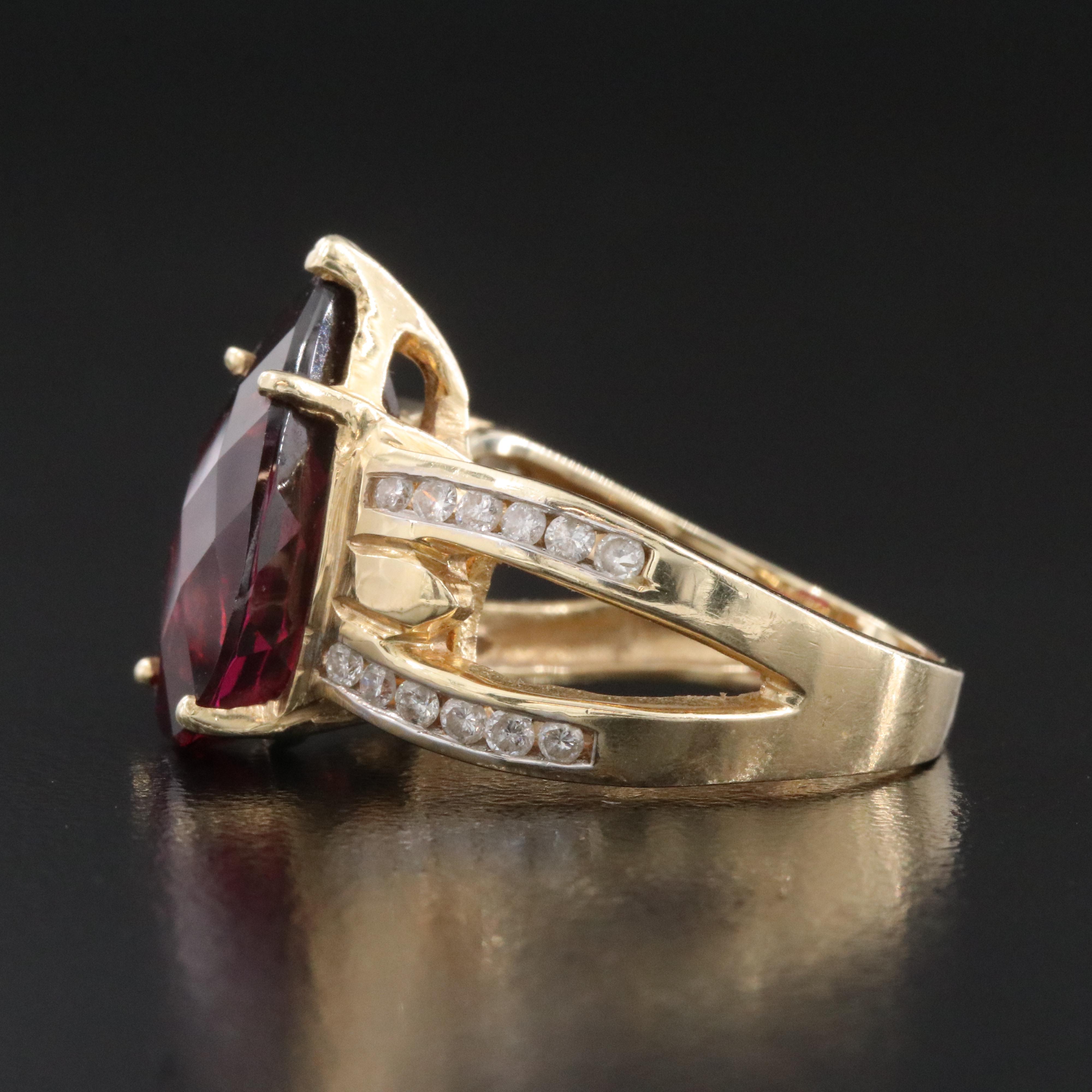 14K 11.32 CT Garnet and Diamond Ring