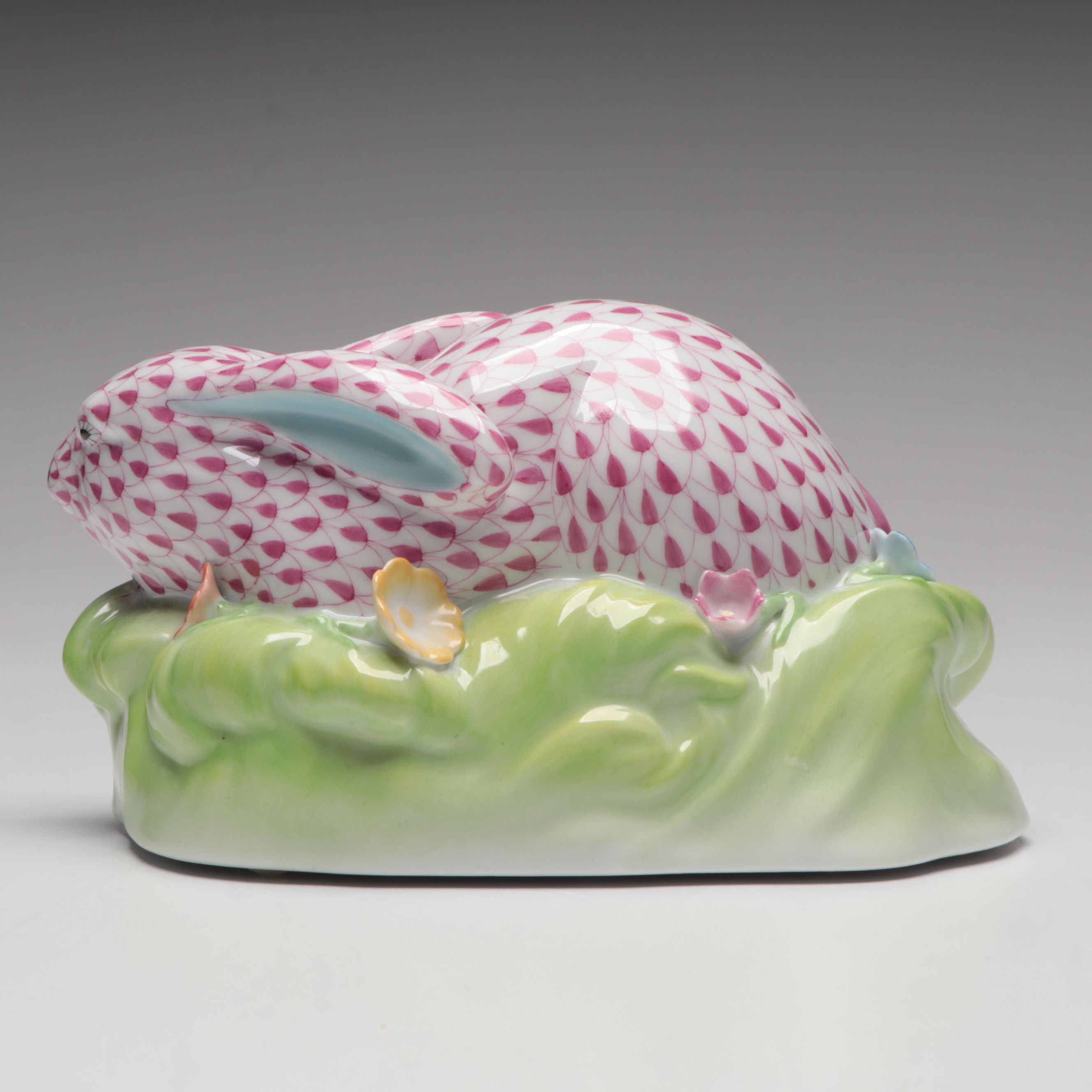 Herend Raspberry Fishnet with Gold “Rabbit on Grass” Porcelain Figurine