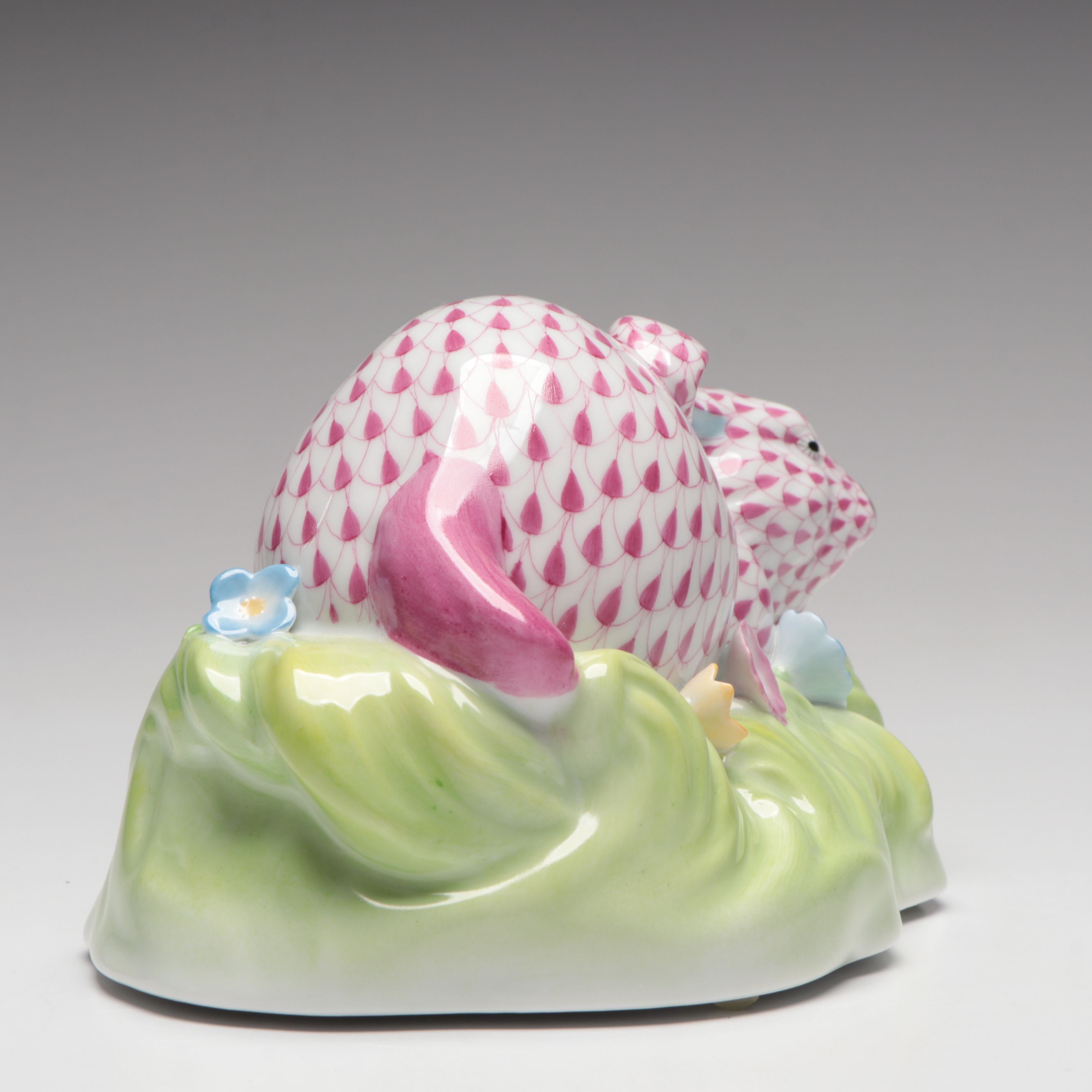 Herend Raspberry Fishnet with Gold “Rabbit on Grass” Porcelain Figurine