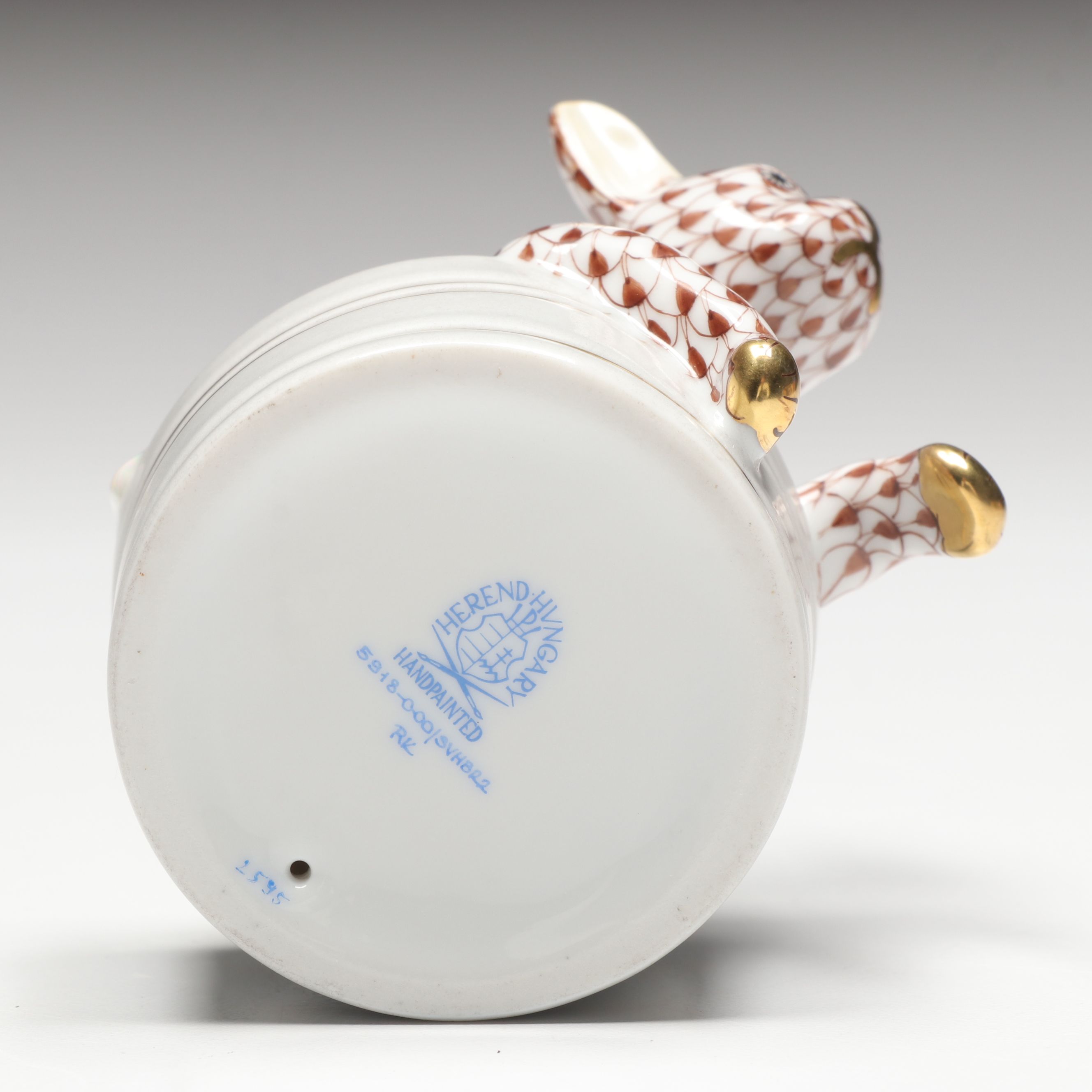 Herend Chocolate Fishnet with Gold "Squeaky Clean" Porcelain Figurine