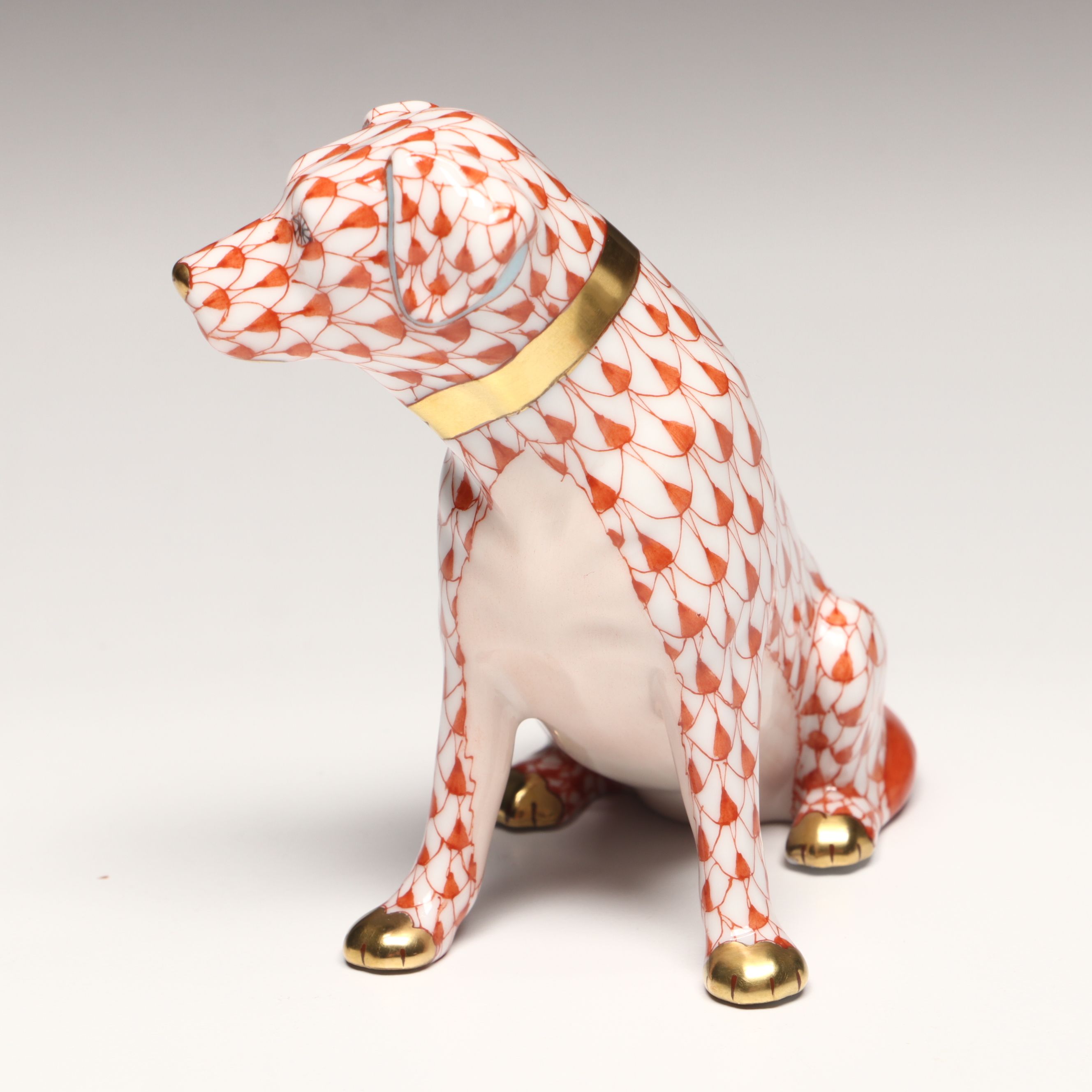 Herend Rust Fishnet with Gold "Labrador Retriever" Porcelain Figurine