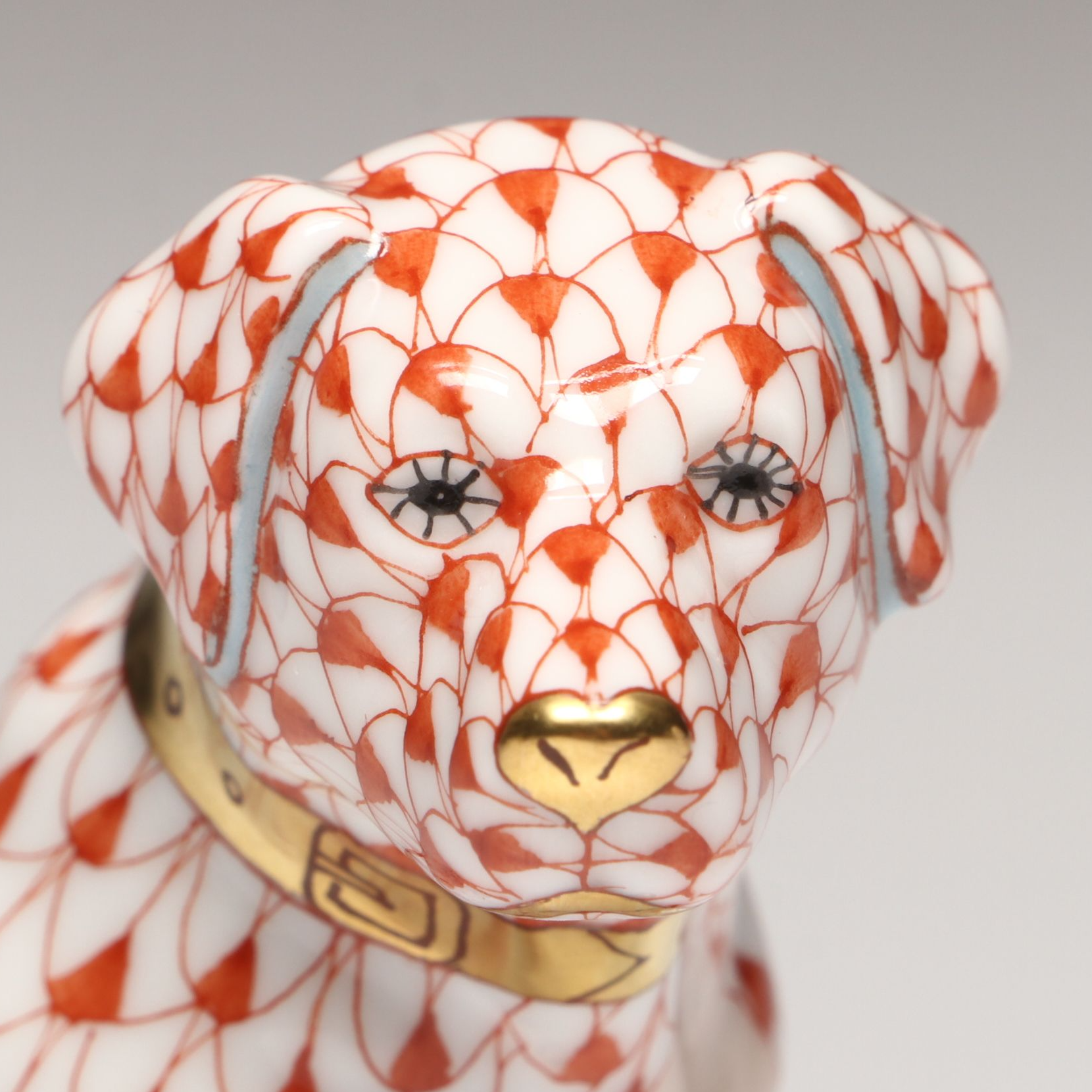 Herend Rust Fishnet with Gold "Labrador Retriever" Porcelain Figurine