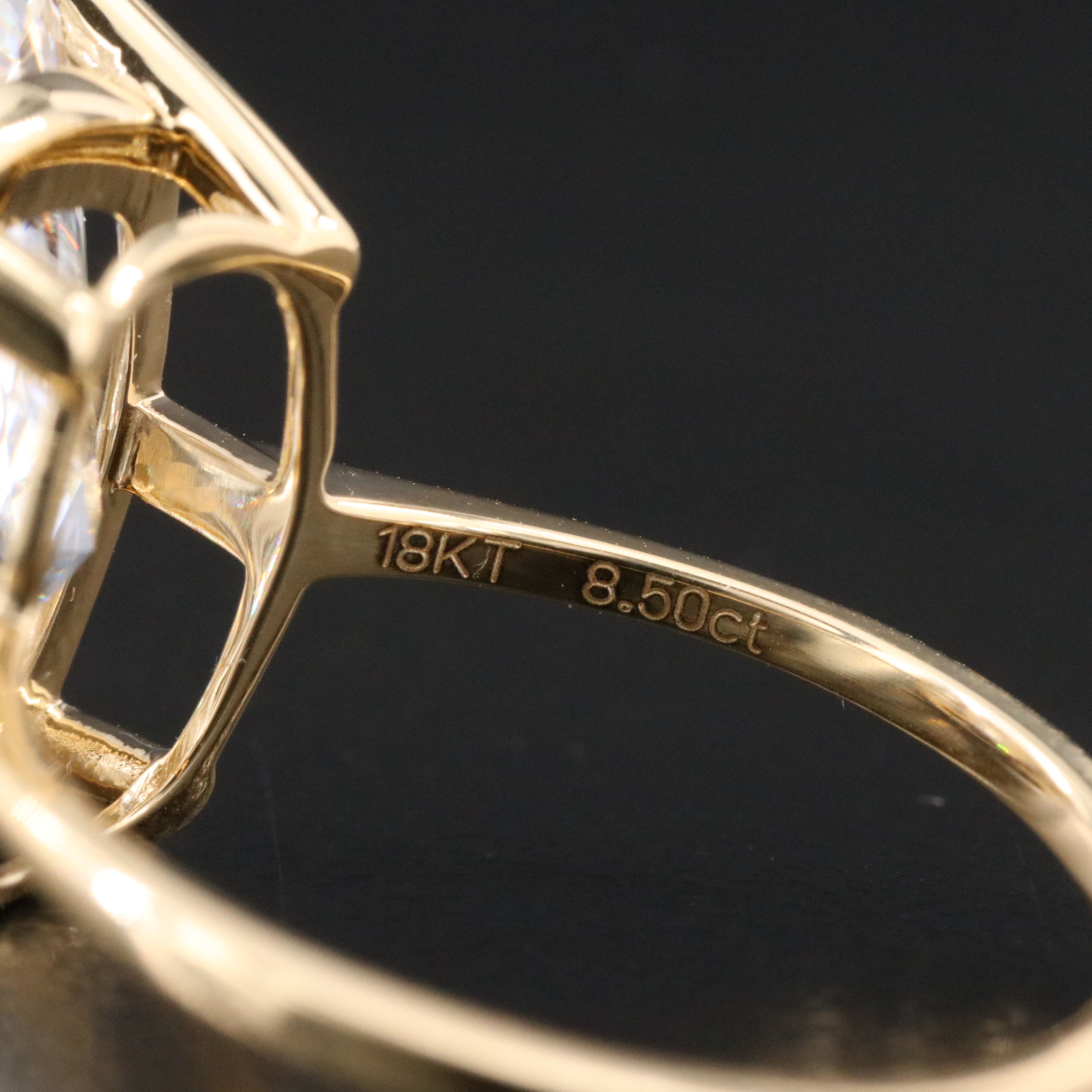 18K 8.50 CT Lab Grown Diamond Solitaire Ring with IGI Report