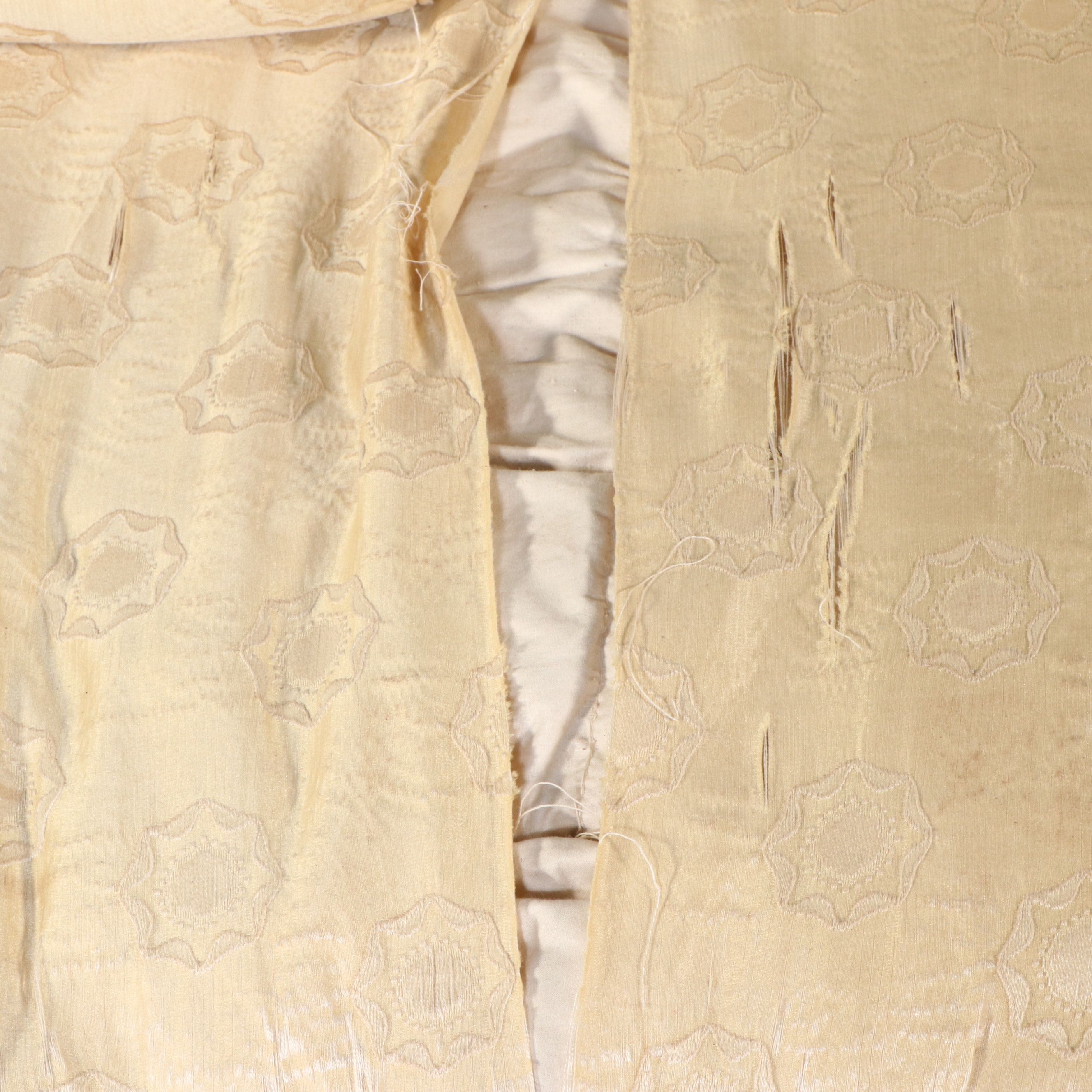 North Italian (Piedmontese) Carved Giltwood and Polychrome Grand Canape