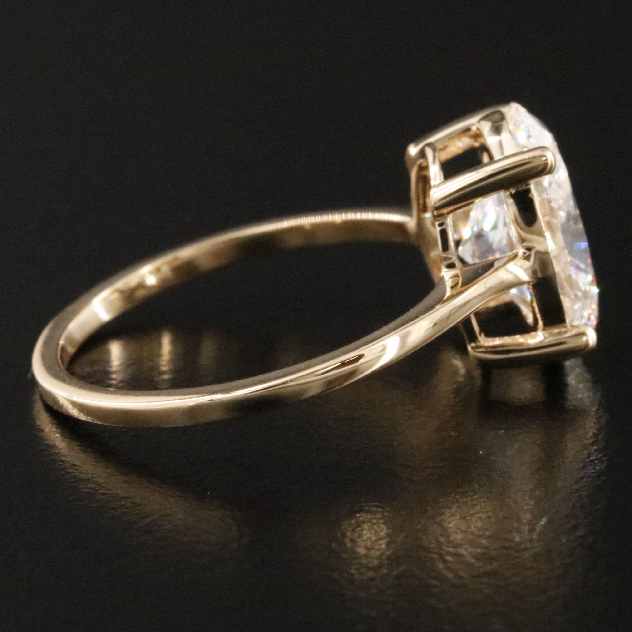 18K 3.09 CT Lab Grown Diamond Solitaire Ring with IGI Report
