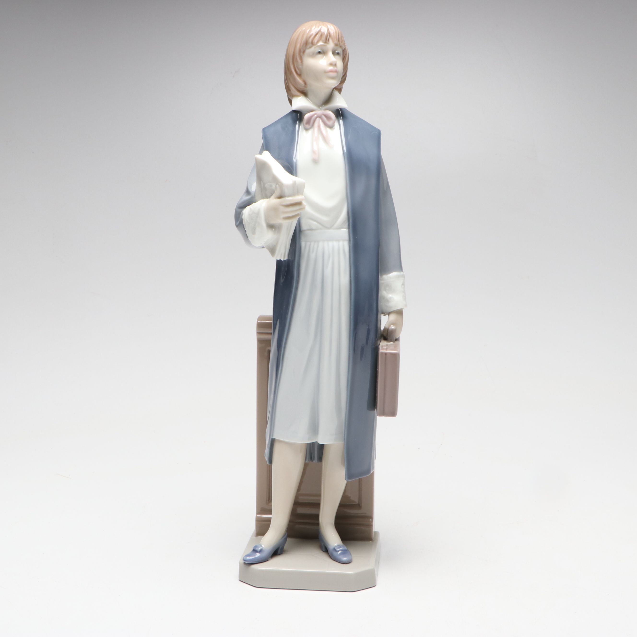 Lladró "Female Attorney",  "Stage Partners" and More Porcelain Figurines