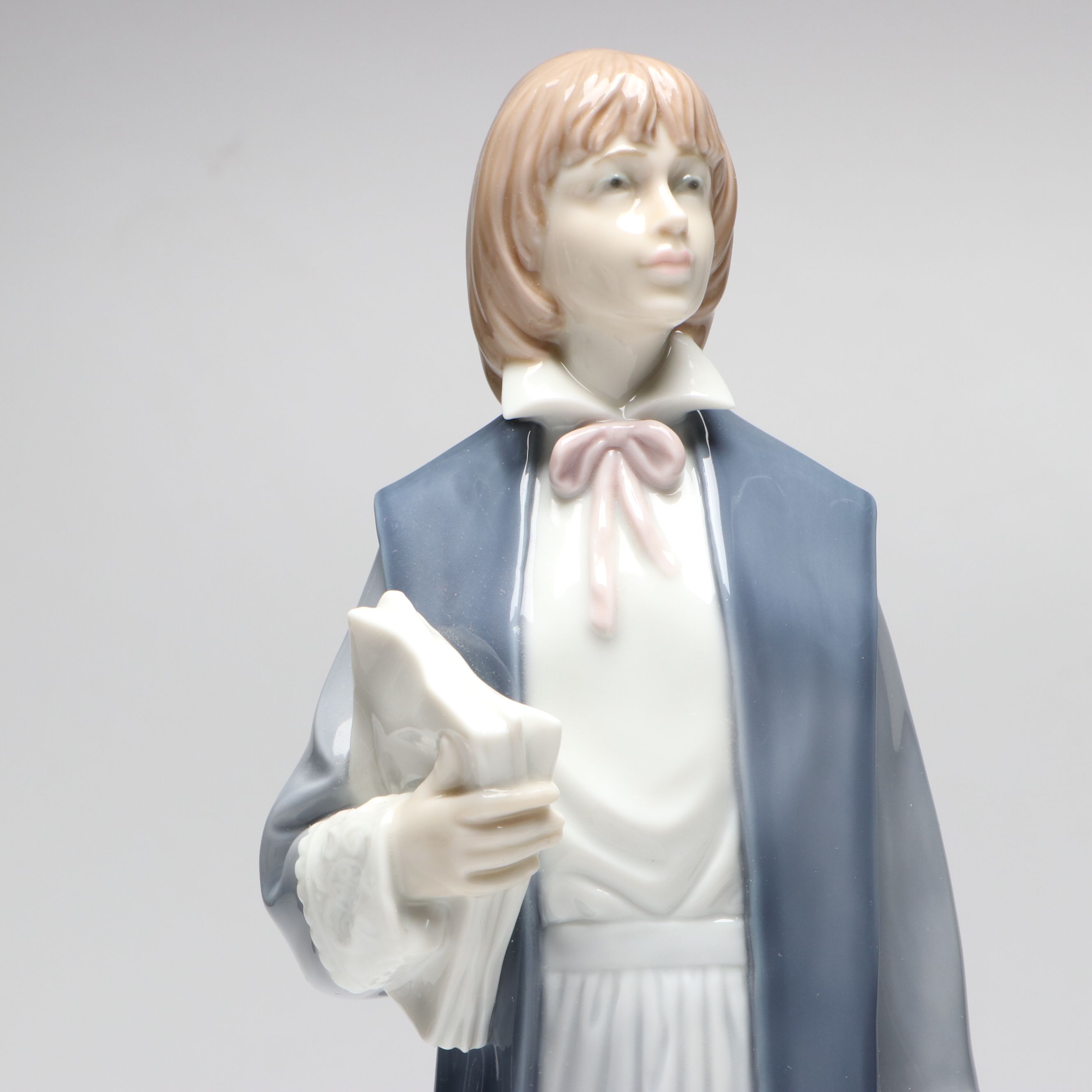 Lladró "Female Attorney",  "Stage Partners" and More Porcelain Figurines