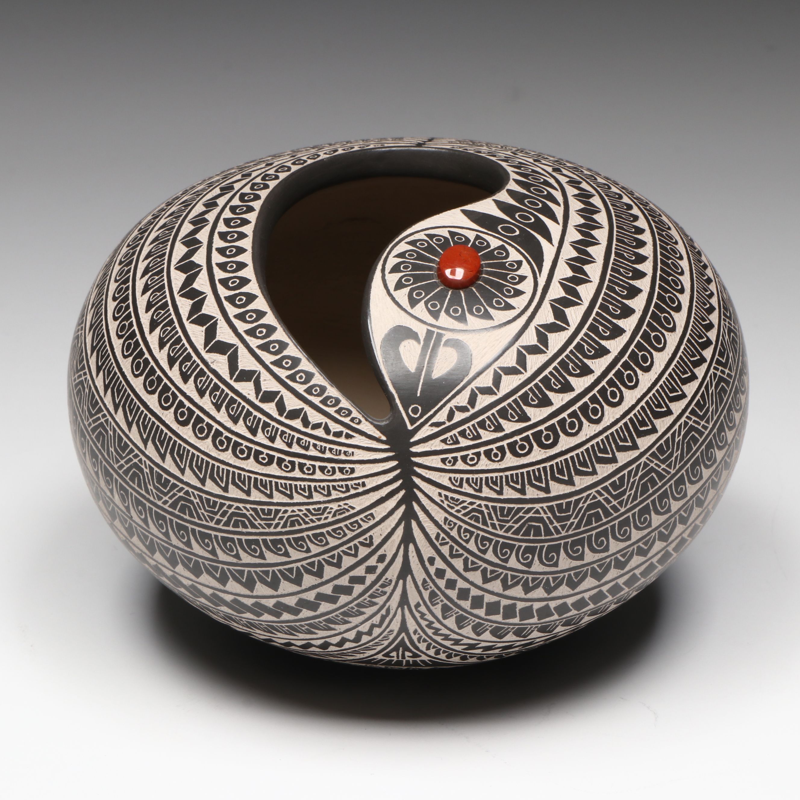 Hector Gallegos Jr. Mata Ortiz Pueblo Black and White Pot with Stone