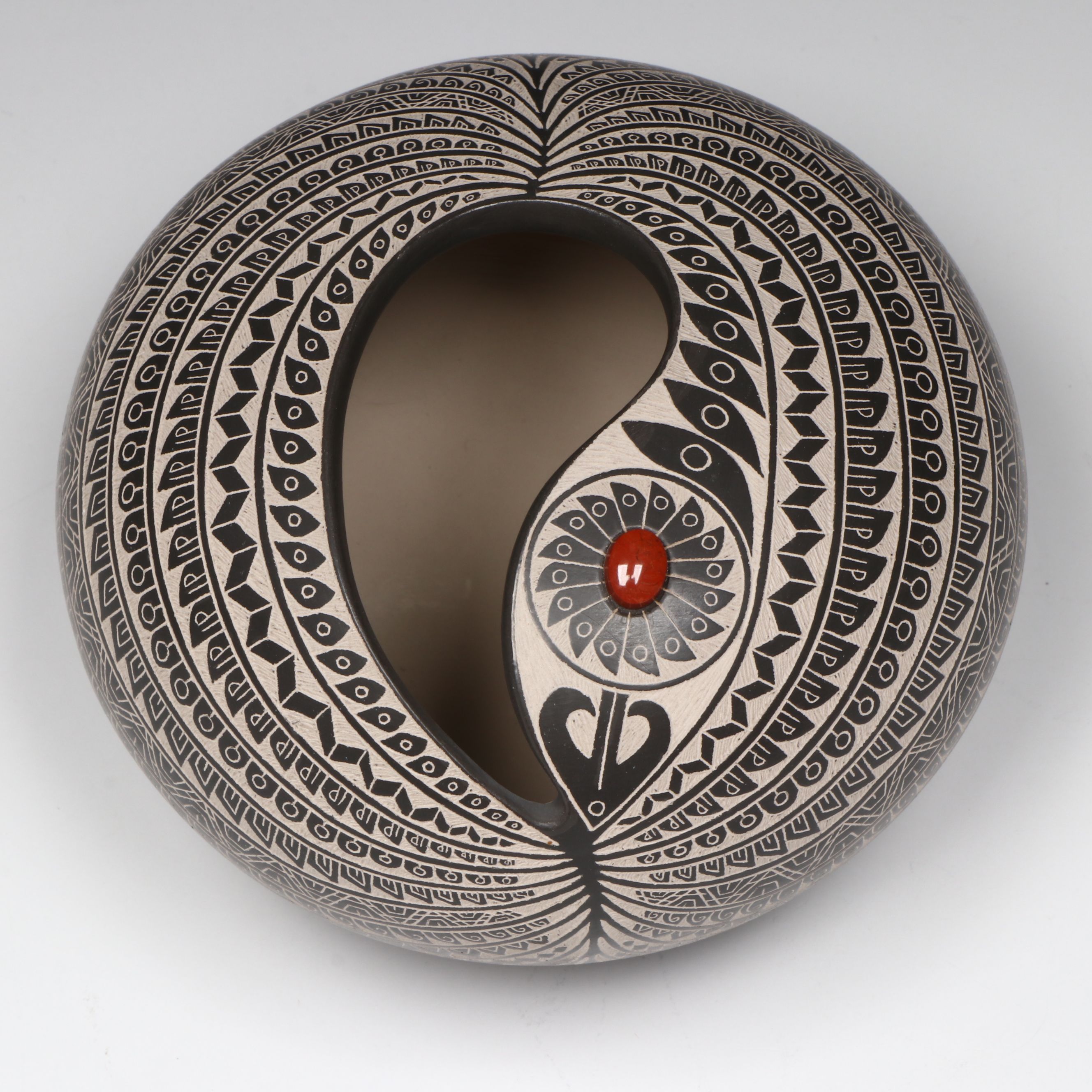 Hector Gallegos Jr. Mata Ortiz Pueblo Black and White Pot with Stone