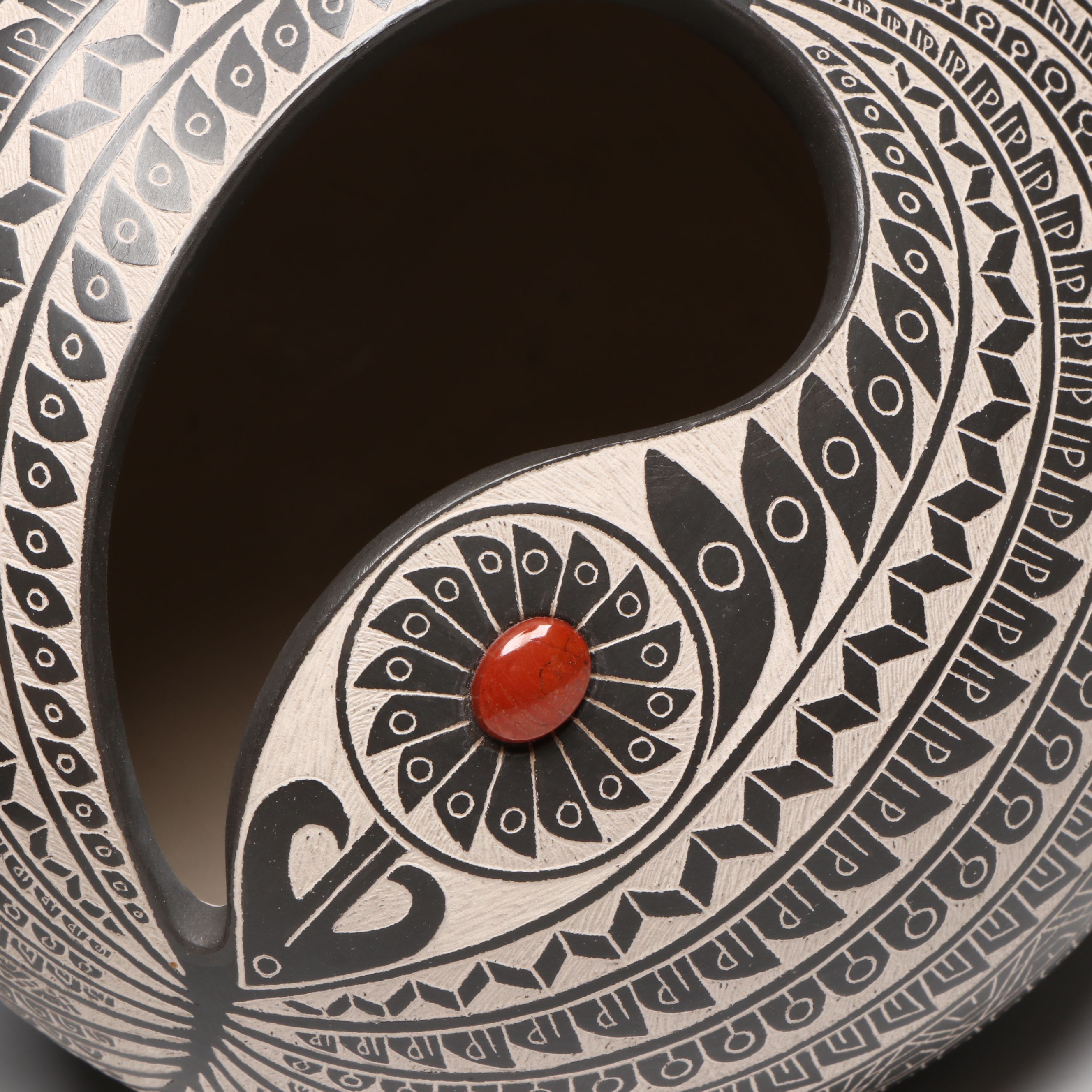 Hector Gallegos Jr. Mata Ortiz Pueblo Black and White Pot with Stone