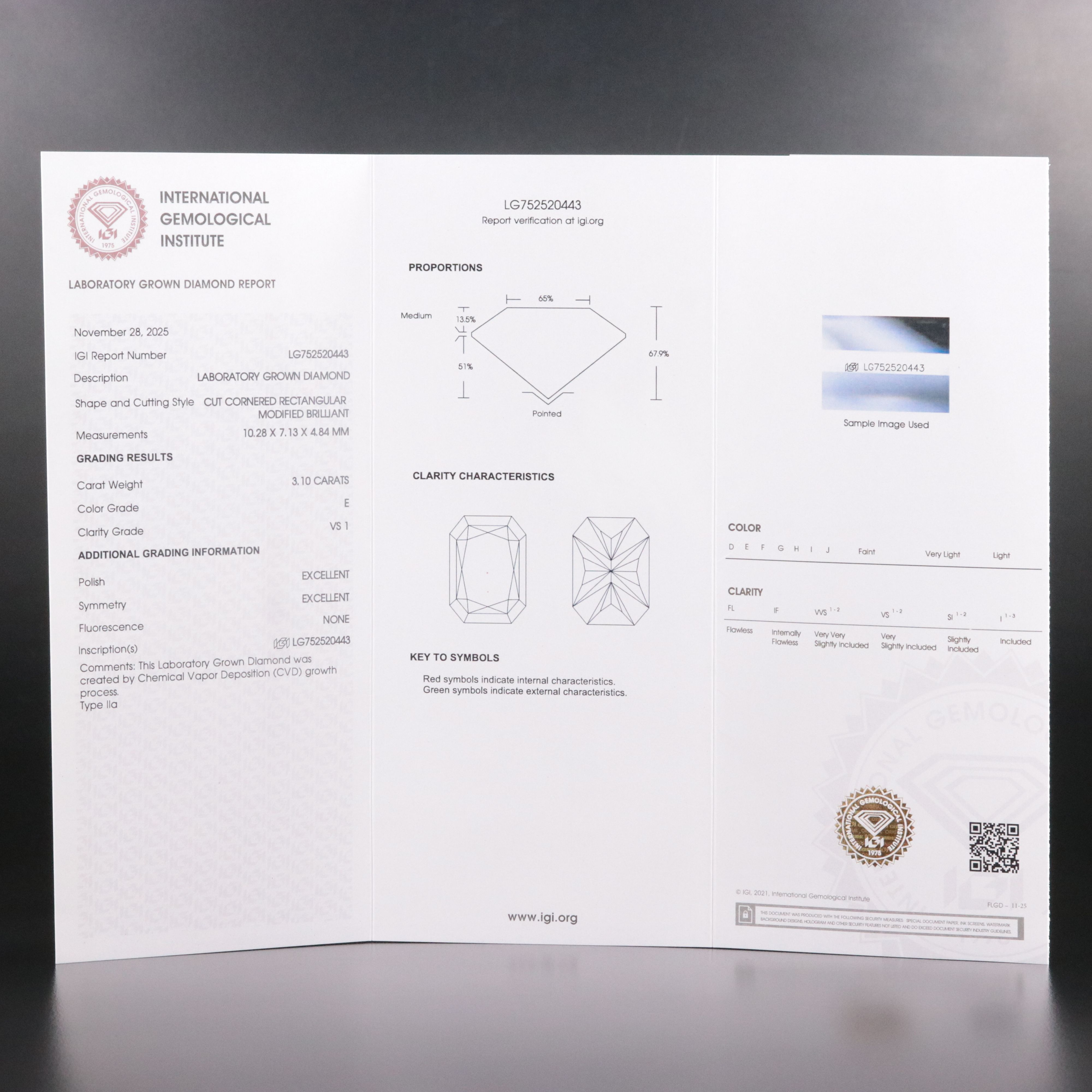 18K 3.10 CT Lab Grown Diamond Solitaire Ring with IGI Report