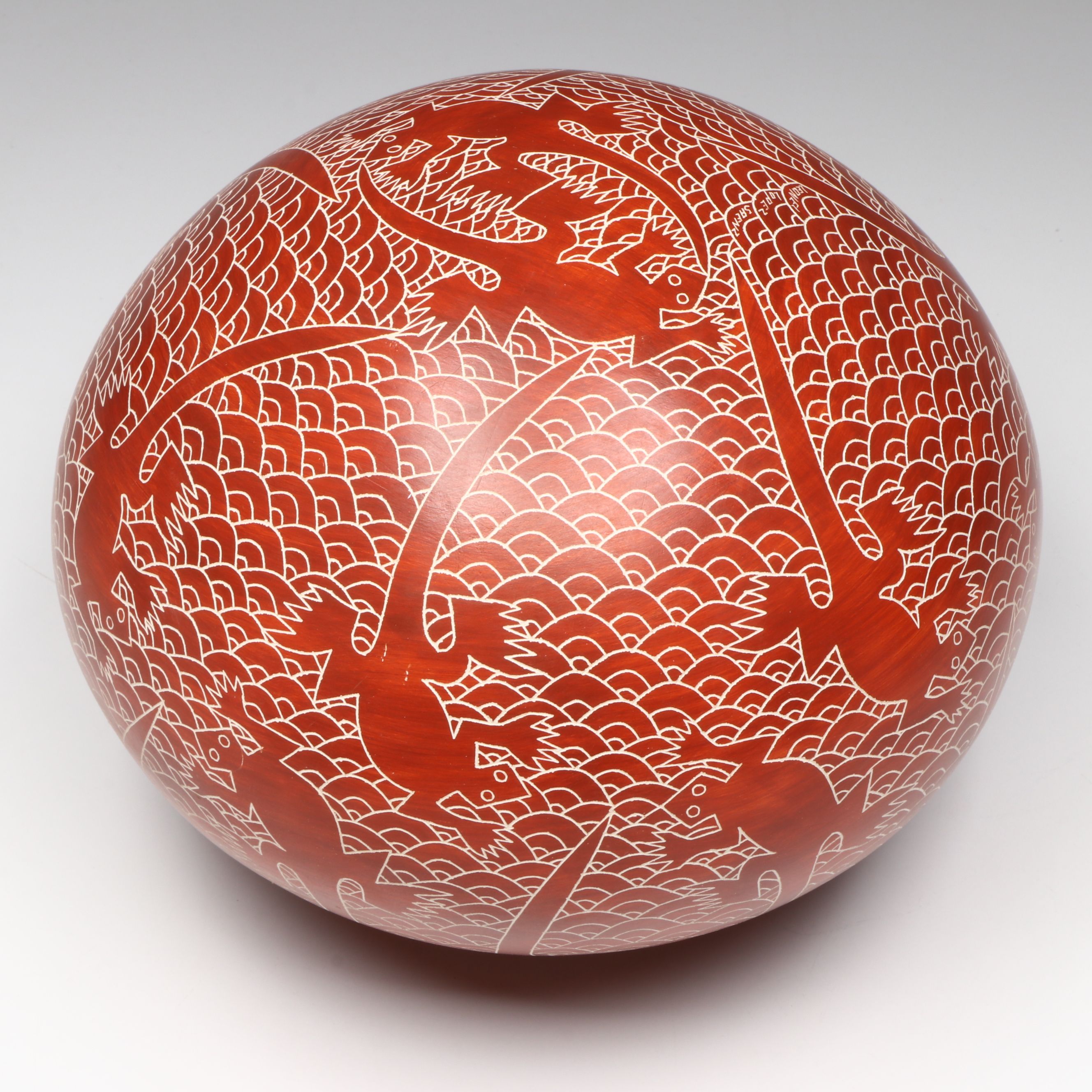 Leonel Lopez Saenz Mata Ortiz Pueblo Pottery Sgraffito Lizard Vase or Pot