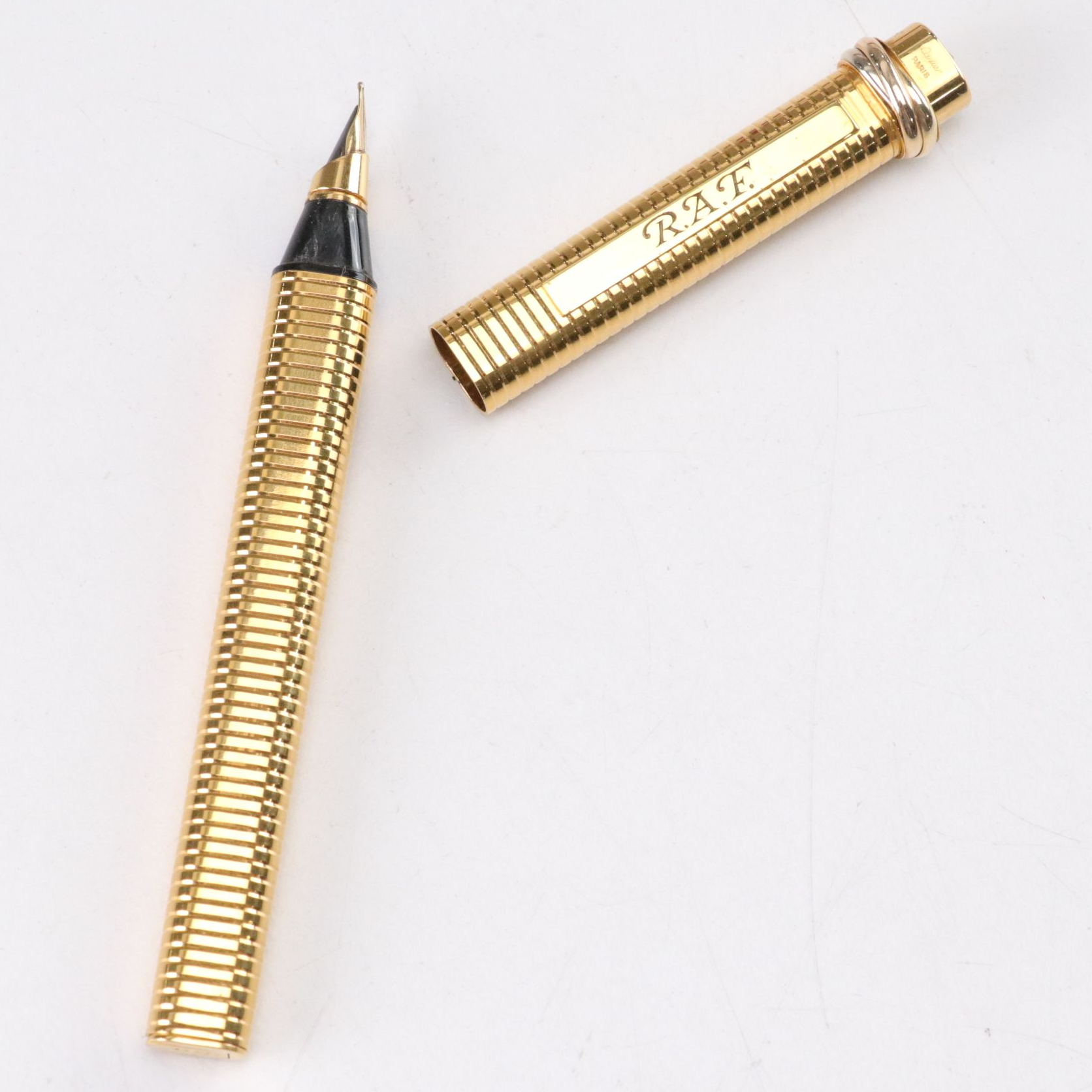 Must de Cartier Vendôme Trinity Oval Fountain Pen