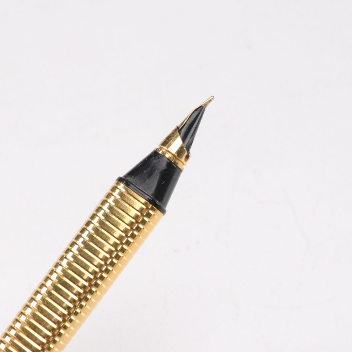 Must de Cartier Vendôme Trinity Oval Fountain Pen