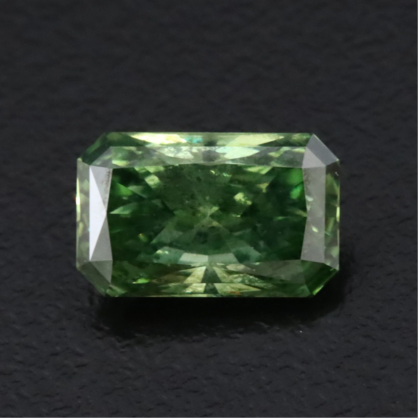 Loose 1.81 CT Lab Grown Fancy Vivid Green Diamond with IGI Report