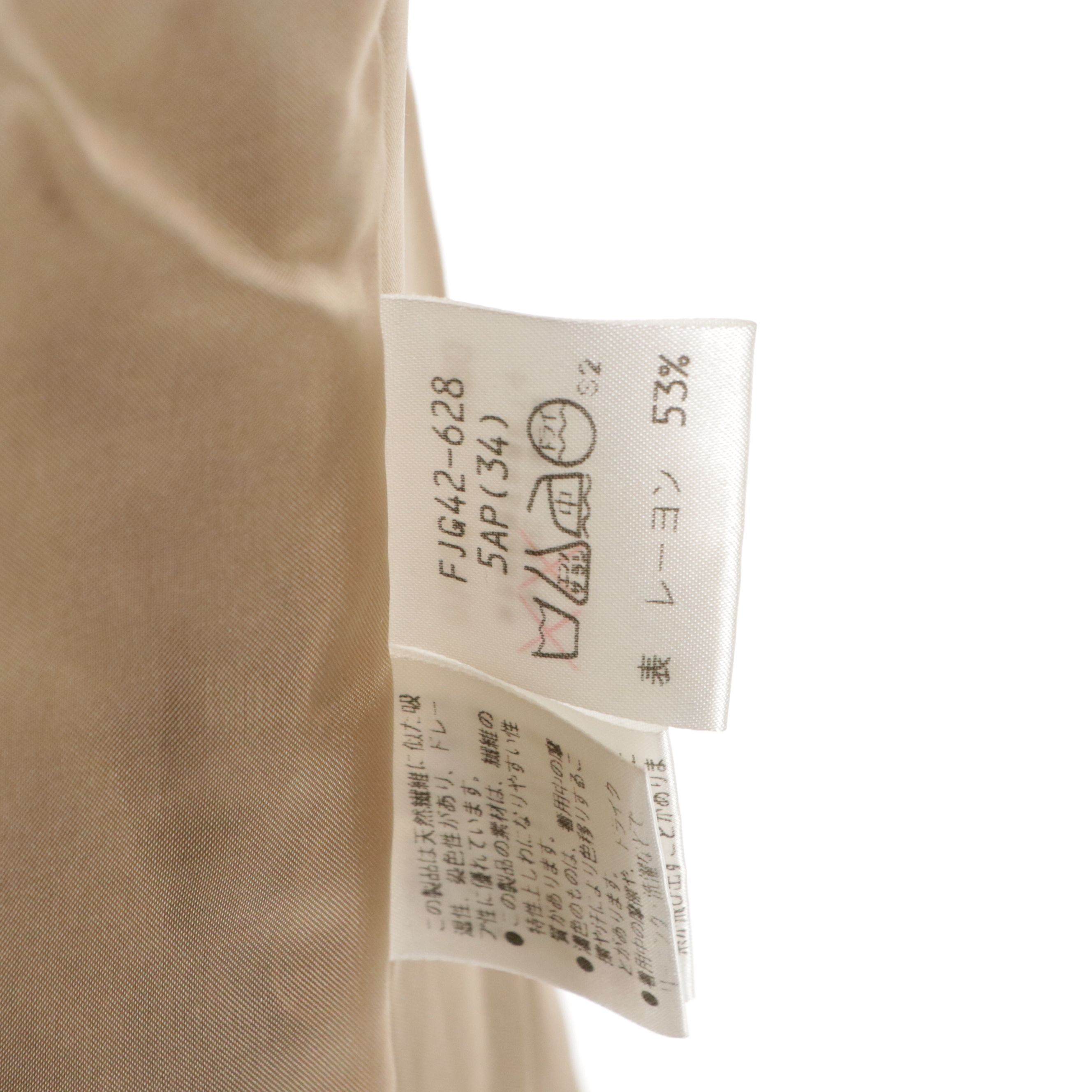 Burberrys Blazer in Textured Rayon/Wool Blend