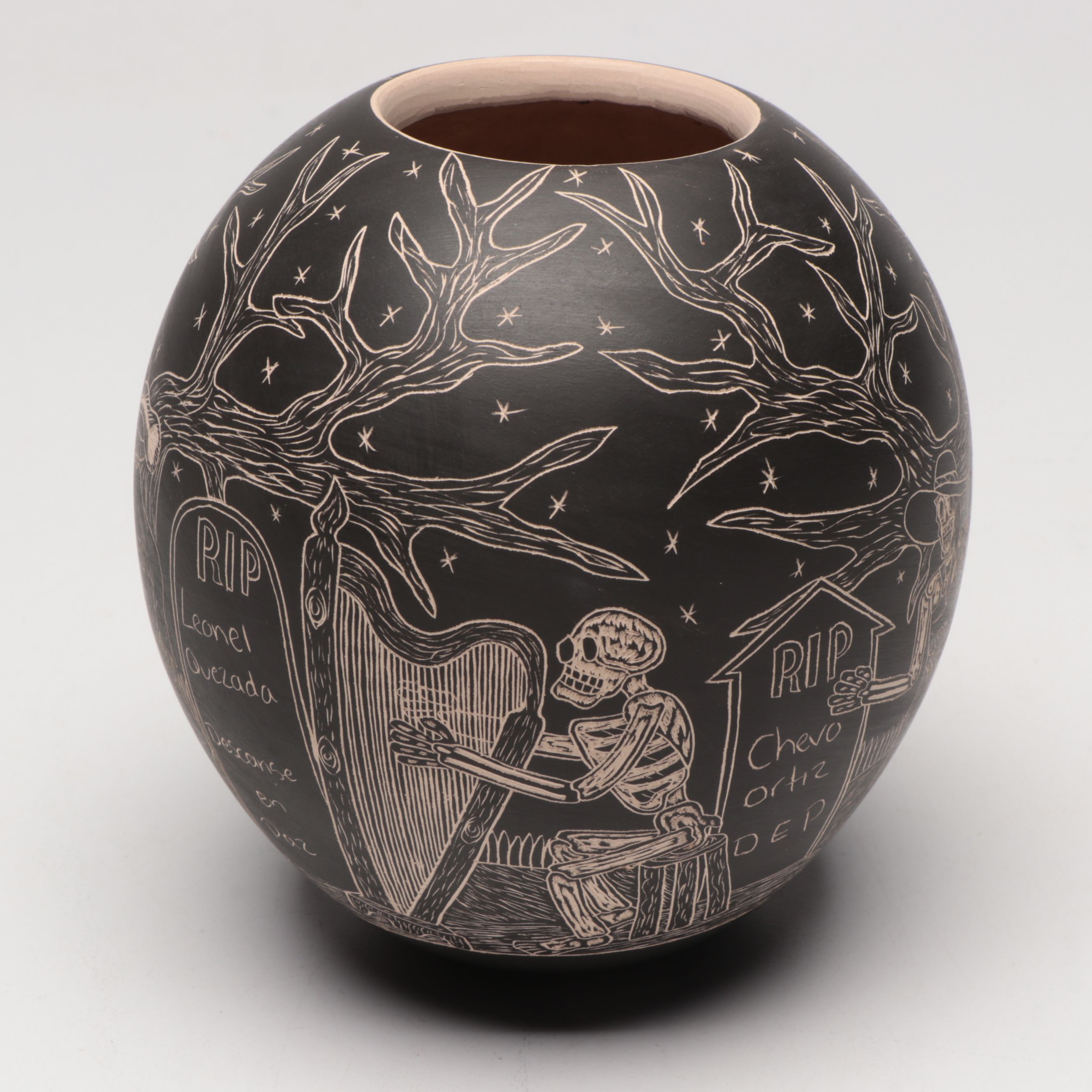 Adrian Corona Trillo Mata Ortiz Sgraffito Day of the Dead Pot