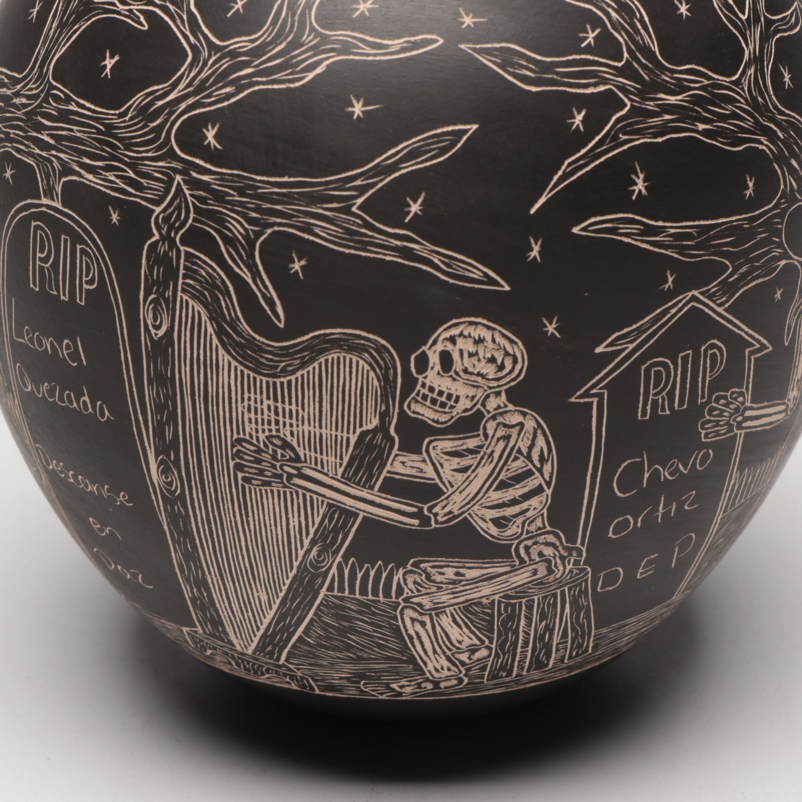 Adrian Corona Trillo Mata Ortiz Sgraffito Day of the Dead Pot