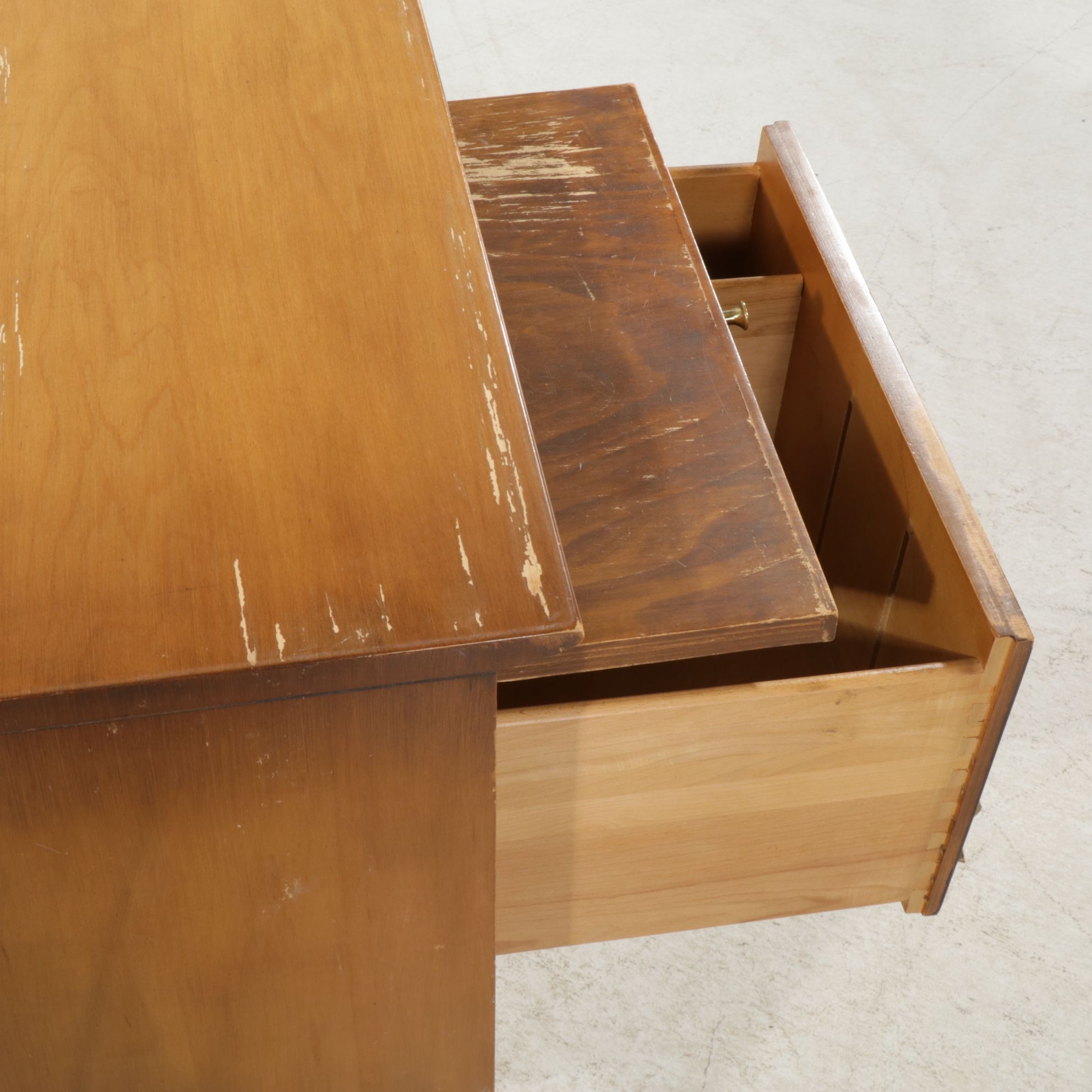 Willett Mid Century Modern Light Stained Cherry Desk, Late 20th Century