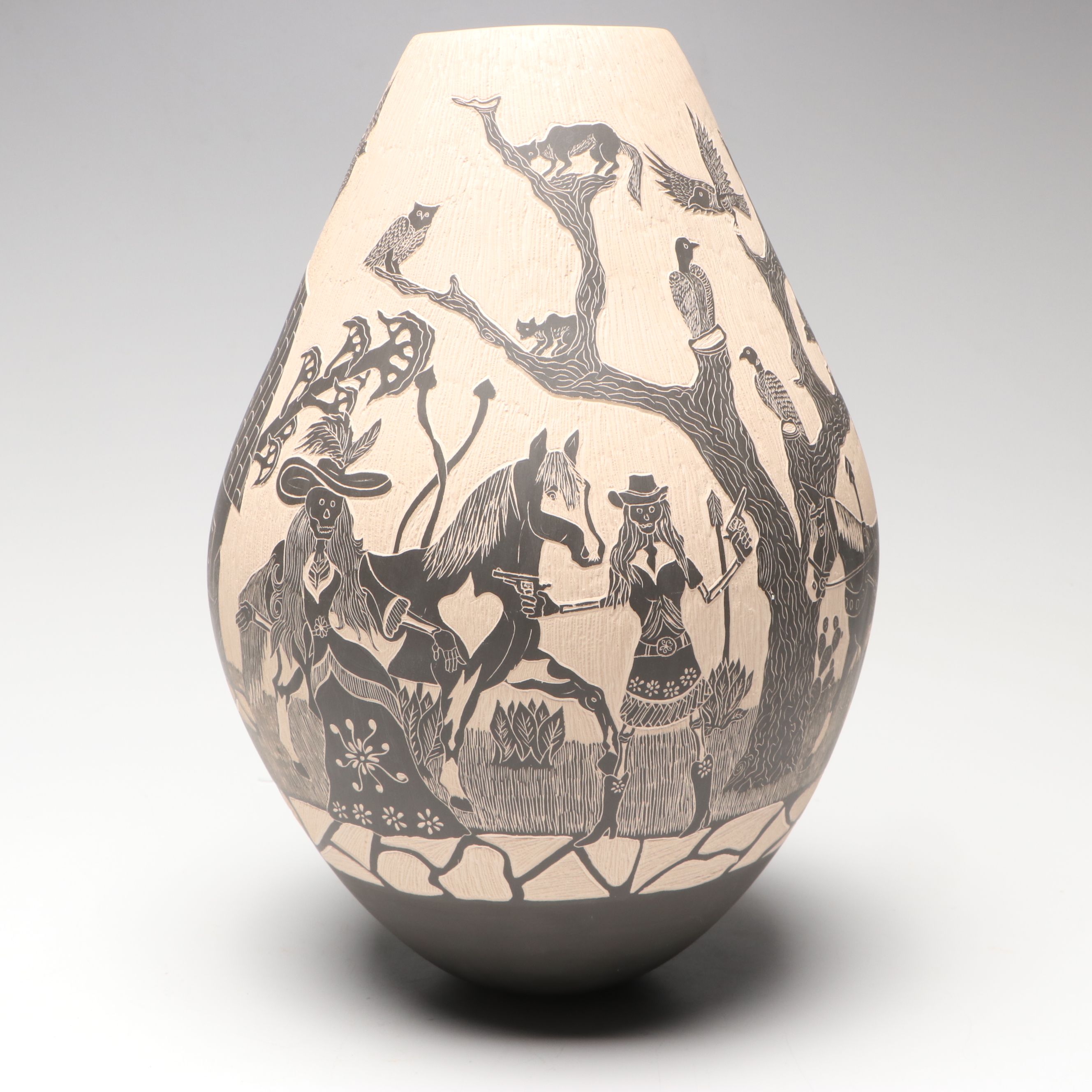 Monica Alfredo Rodriguez Mata Ortiz Sgraffito Day of the Dead Vase