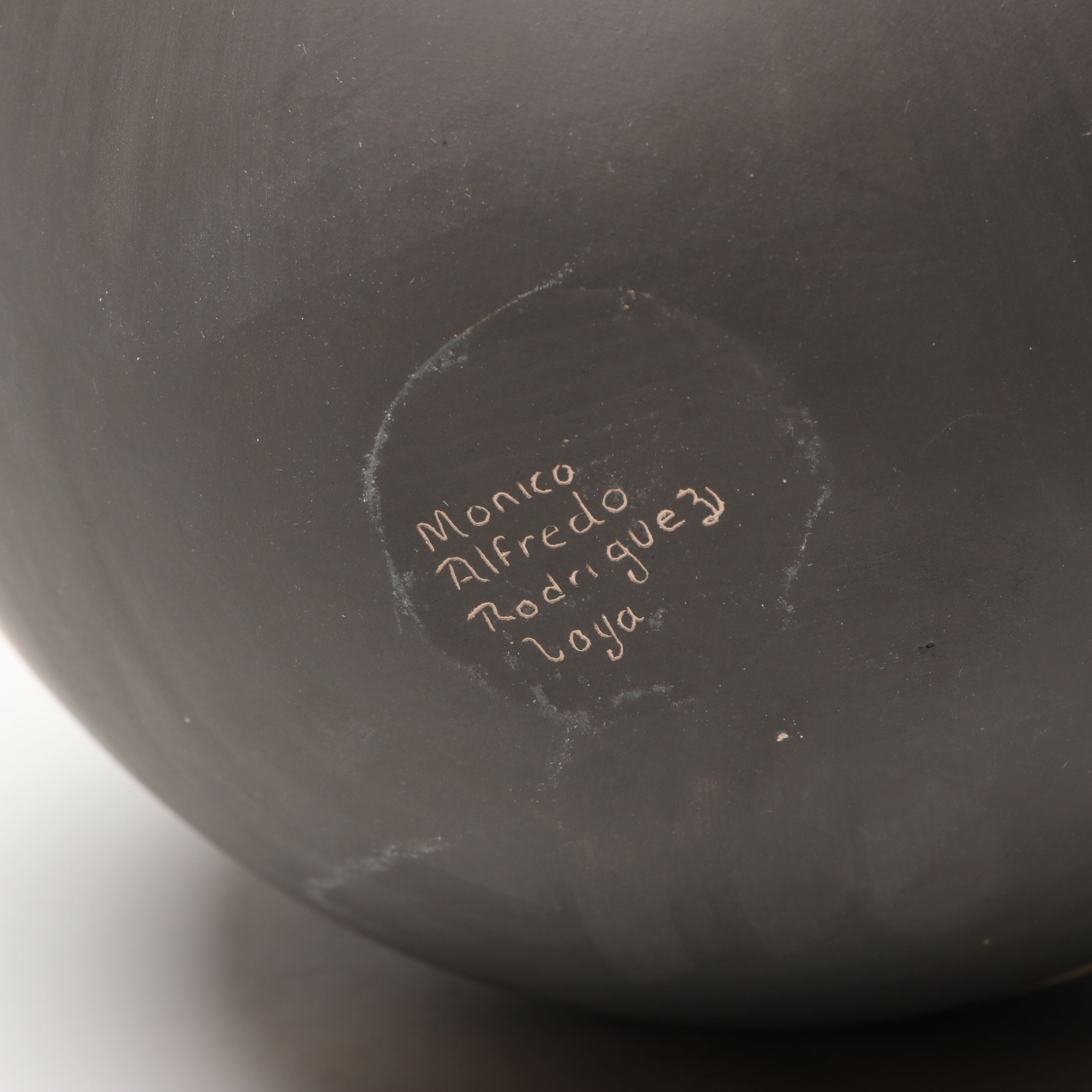 Monica Alfredo Rodriguez Mata Ortiz Sgraffito Day of the Dead Vase