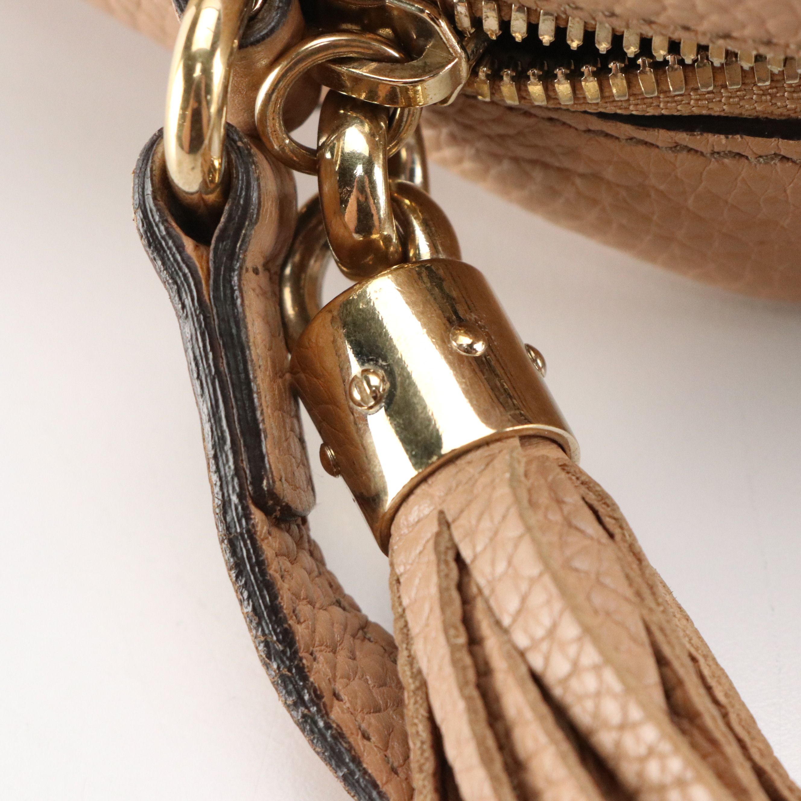 Gucci Soho Disco Crossbody Bag in Beige Calfskin Leather with Tassel Zip