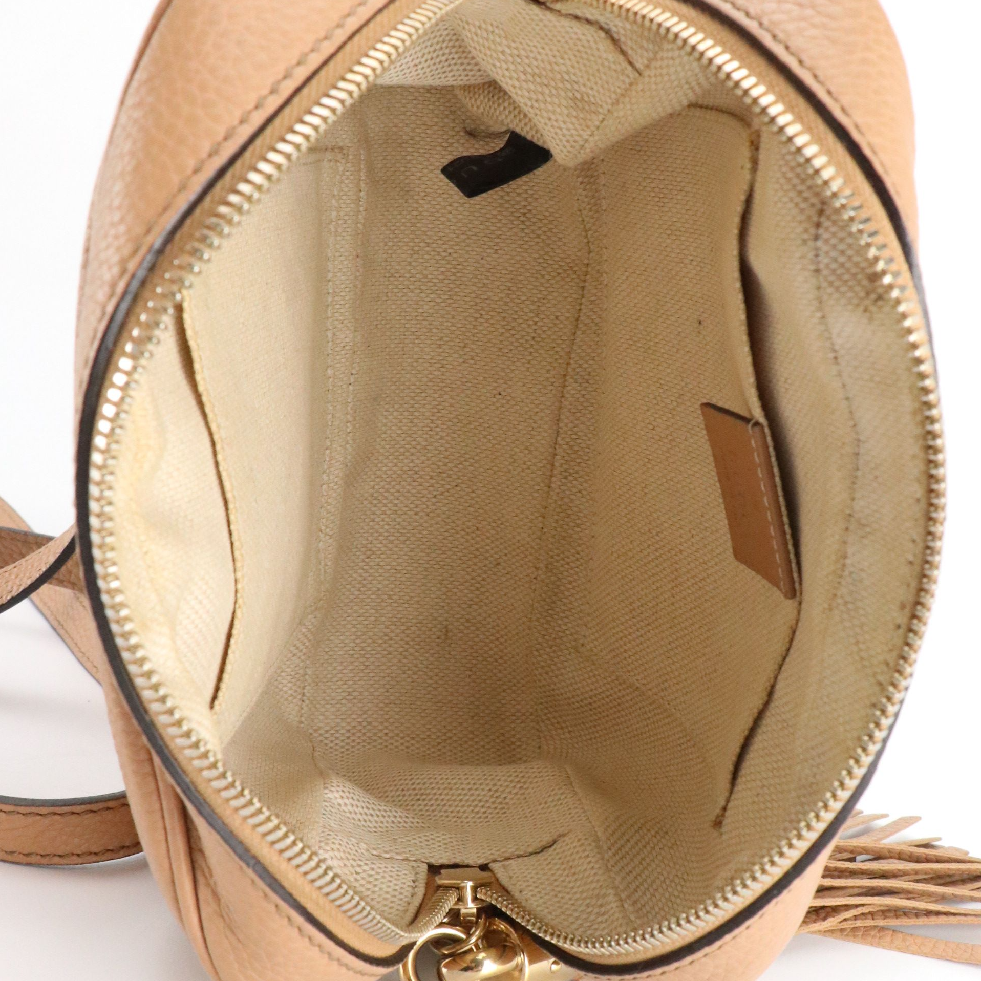Gucci Soho Disco Crossbody Bag in Beige Calfskin Leather with Tassel Zip
