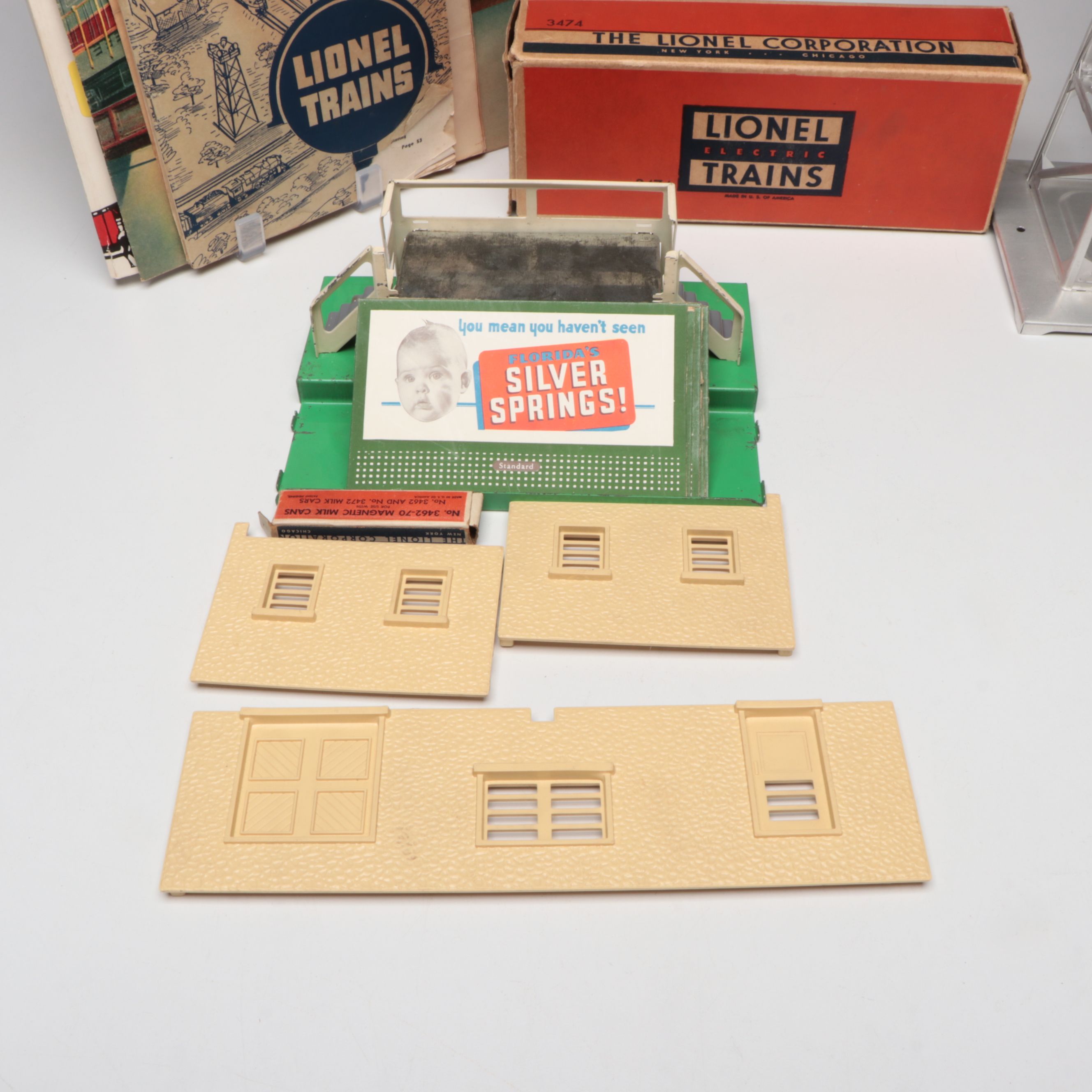 Lionel Remote Control Operating Tracks with Train Cars and More Accessories