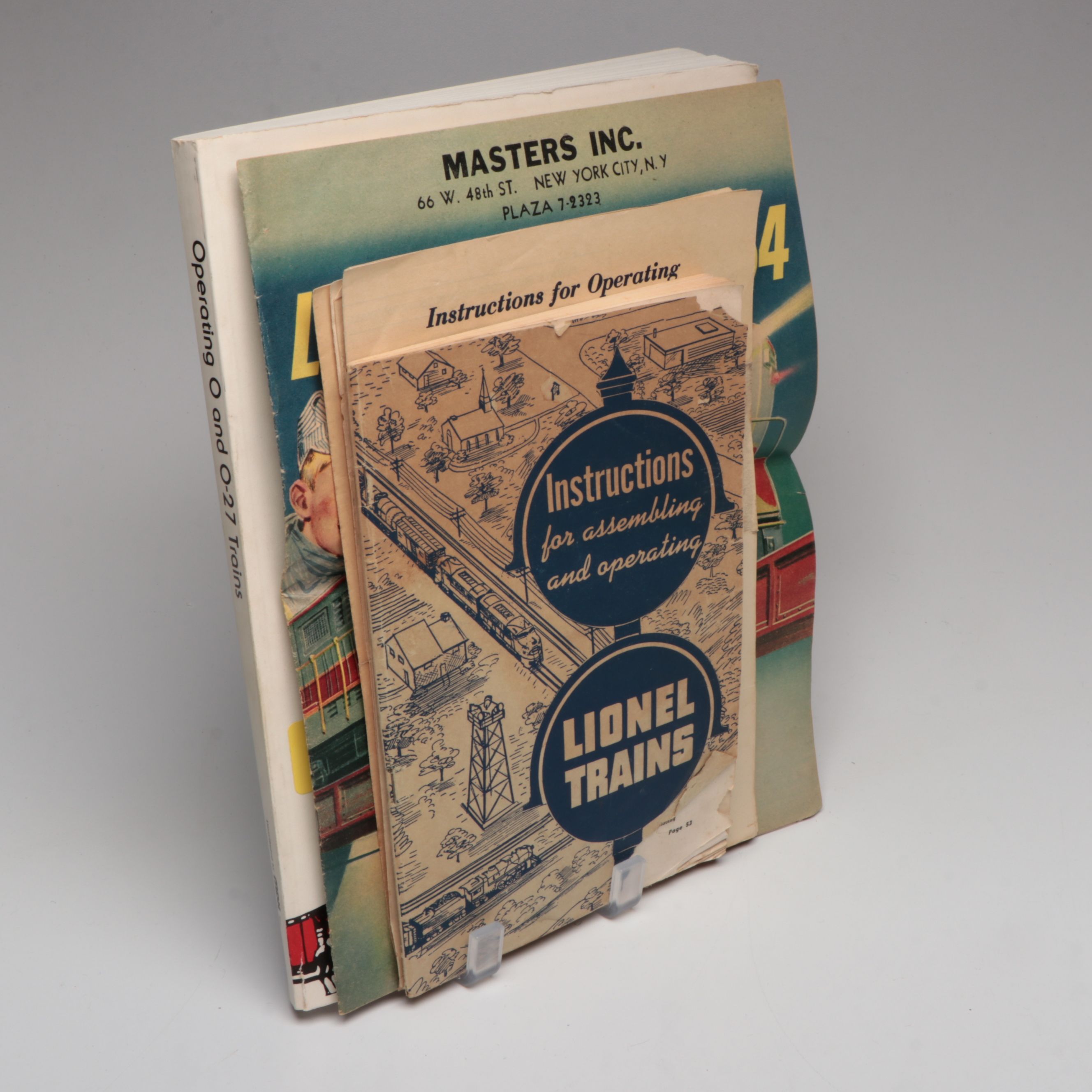 Lionel Remote Control Operating Tracks with Train Cars and More Accessories