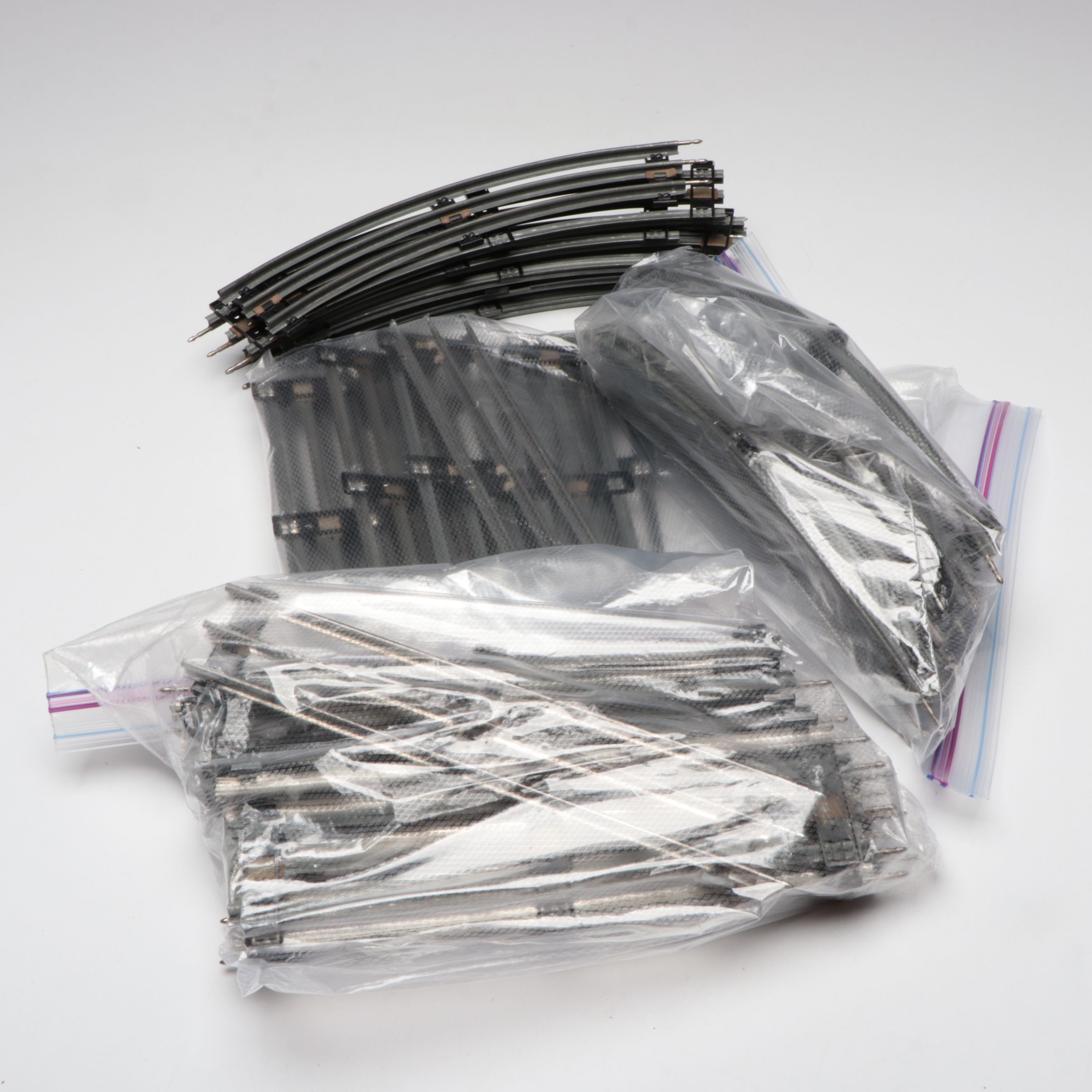 Lionel Remote Control Operating Tracks with Train Cars and More Accessories