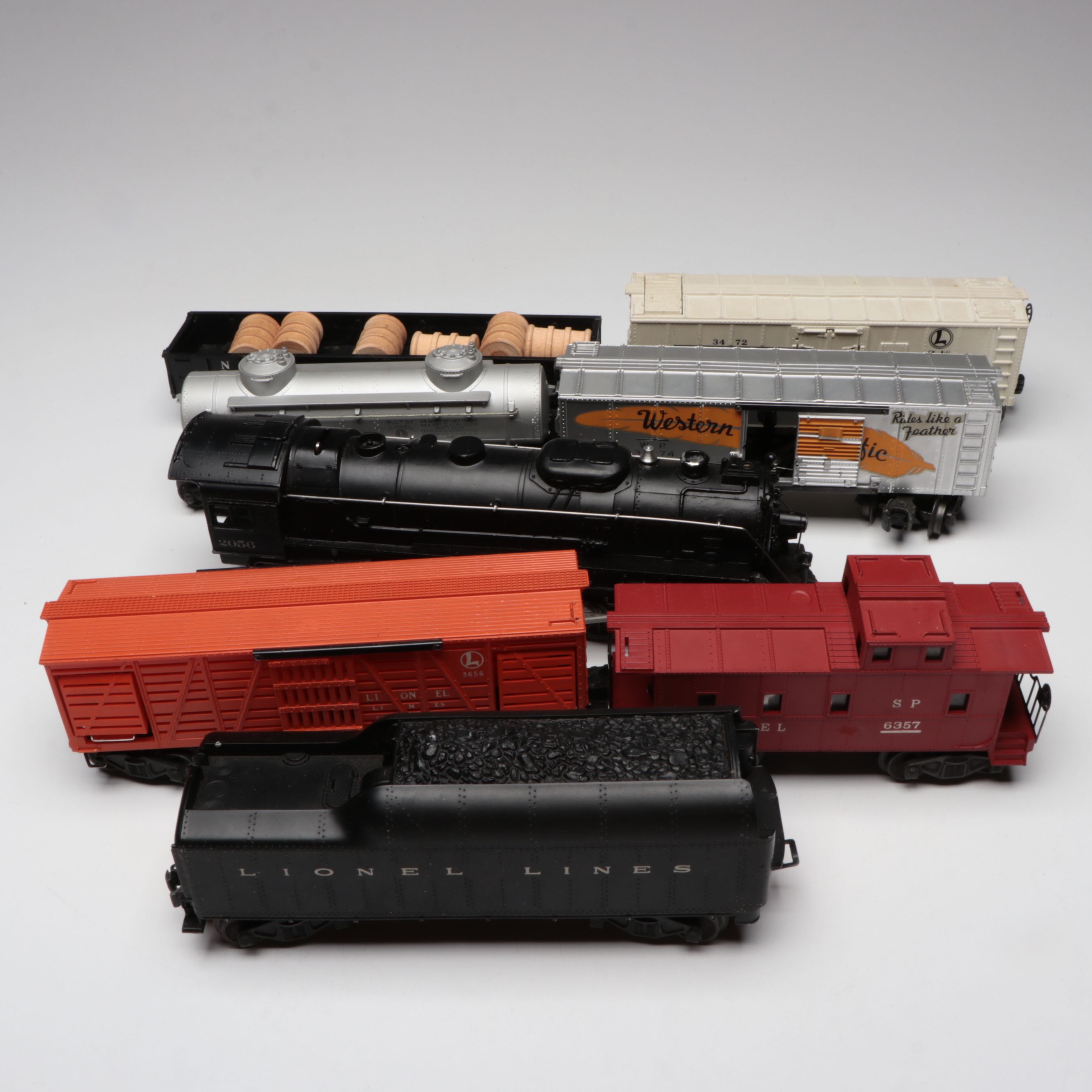 Lionel Remote Control Operating Tracks with Train Cars and More Accessories