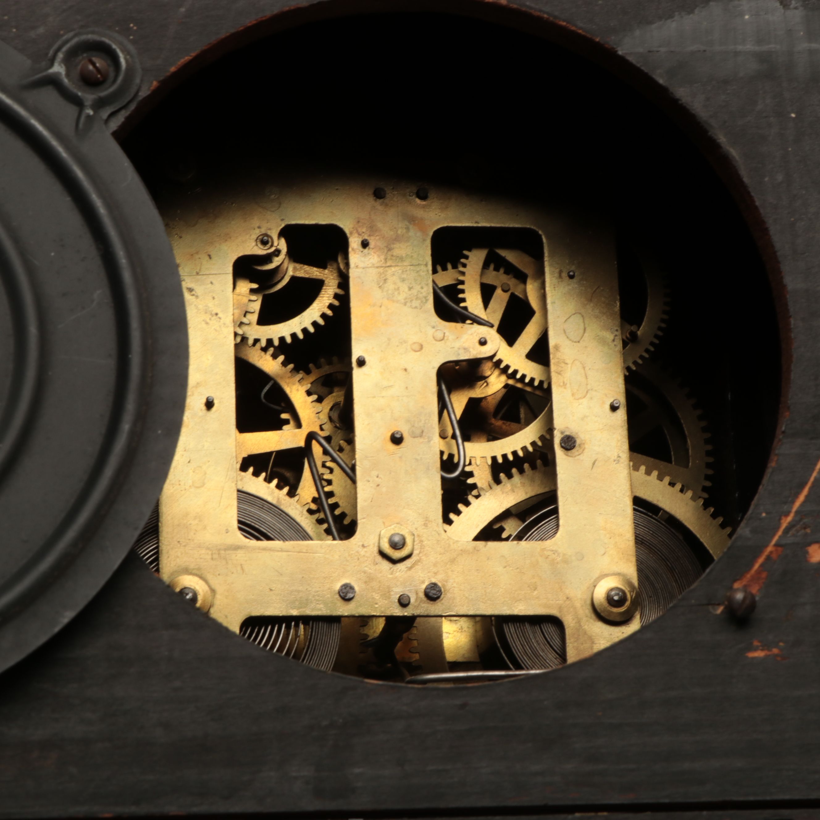 Baroque Style Wood and Gilt Finish Mantel Clock